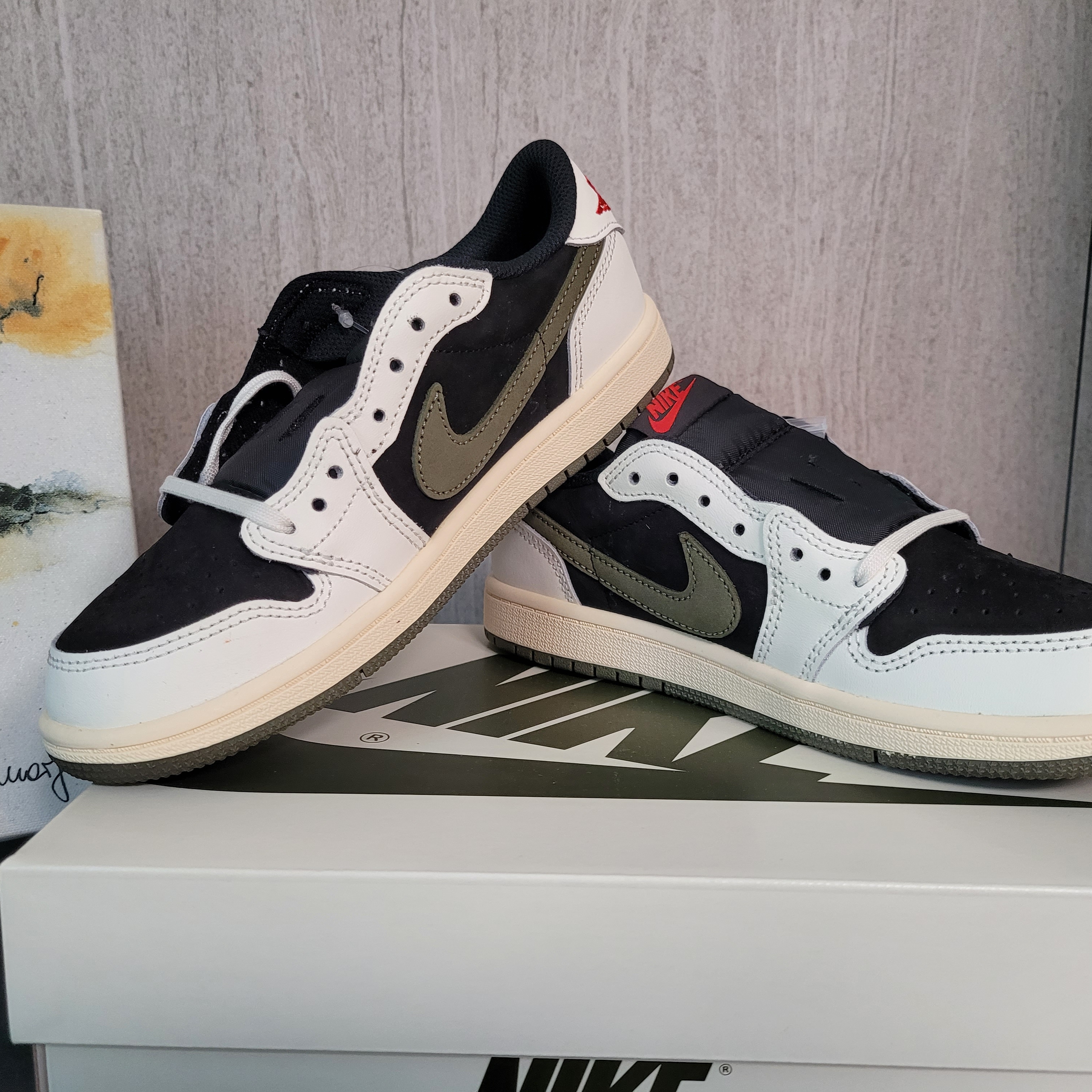 (PS) Jordan 1 x Travis Scott Retro Low OG SP Medium Olive 착용 스타일 - 2