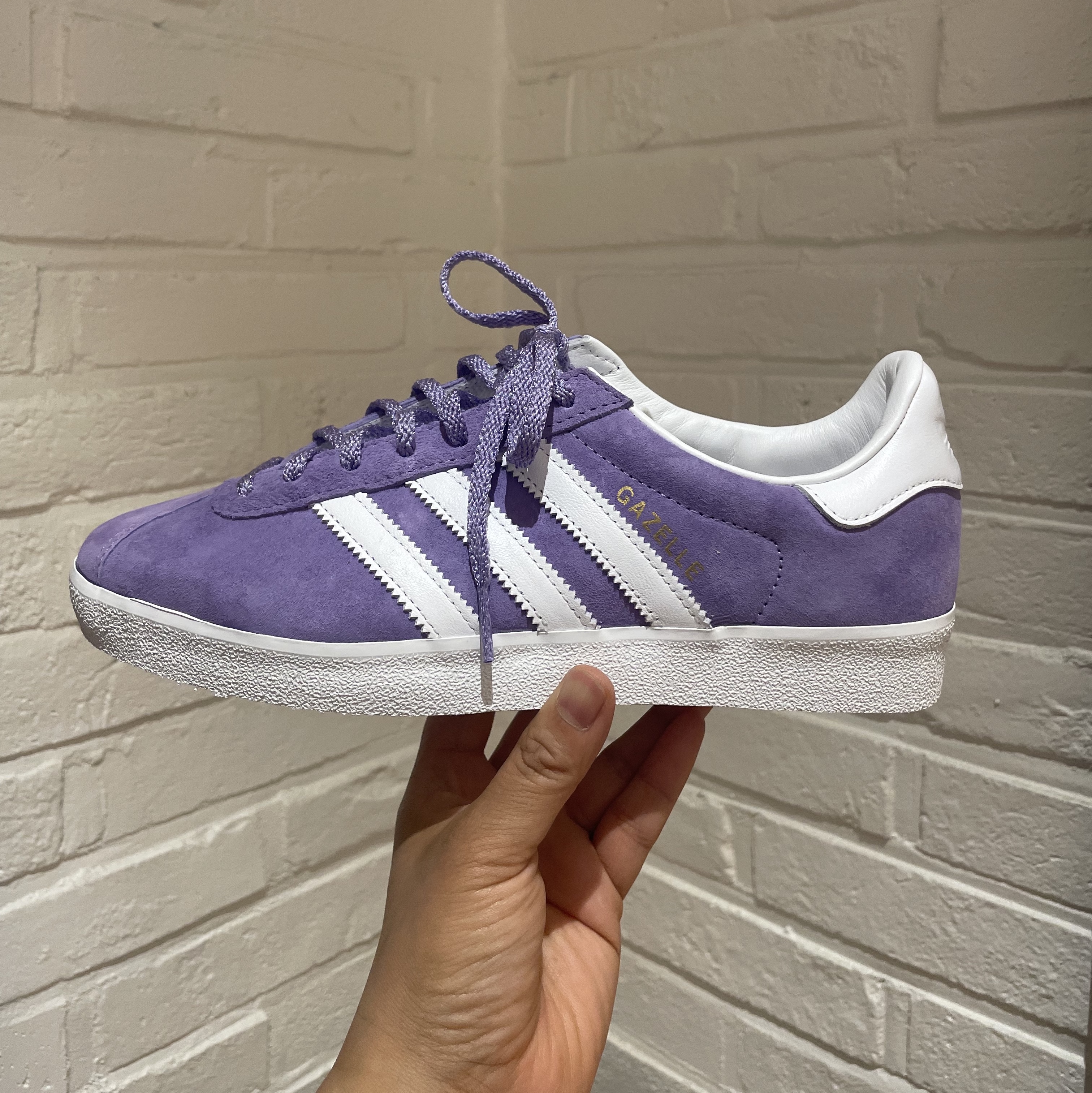 Adidas Gazelle 85 Magic Lilac Cloud White 착용 스타일