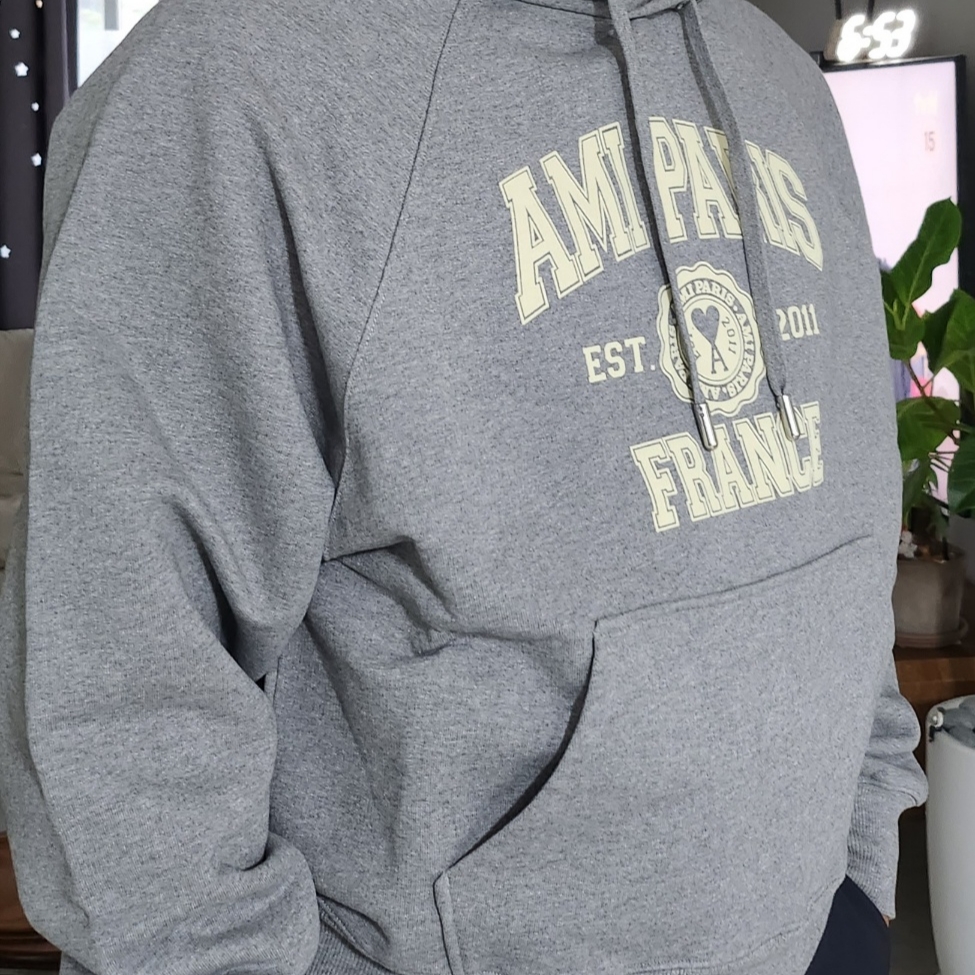 AMI Paris France Hood Sweatshirt Heather Grey 착용 스타일