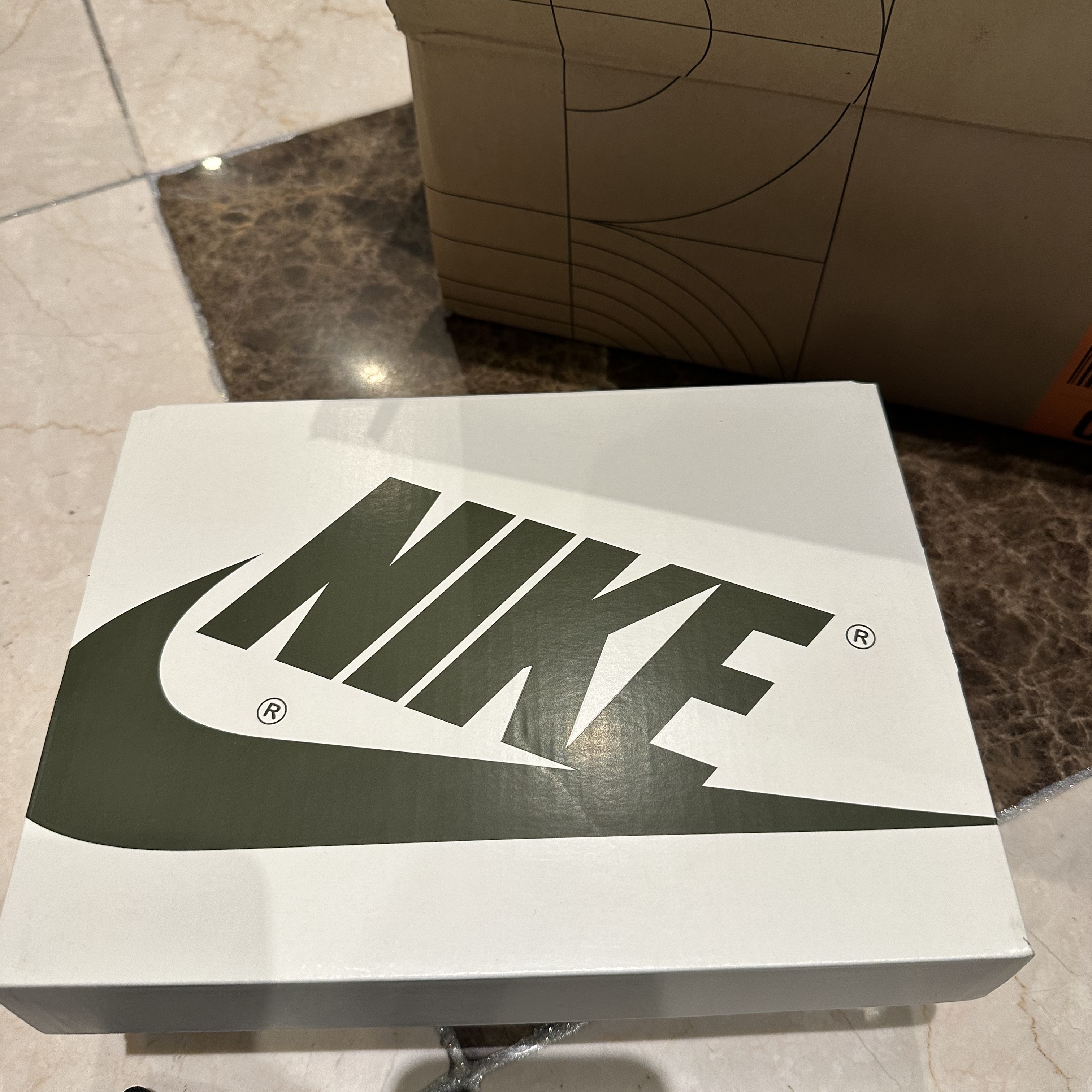 (PS) Jordan 1 x Travis Scott Retro Low OG SP Medium Olive 착용 스타일 - 4