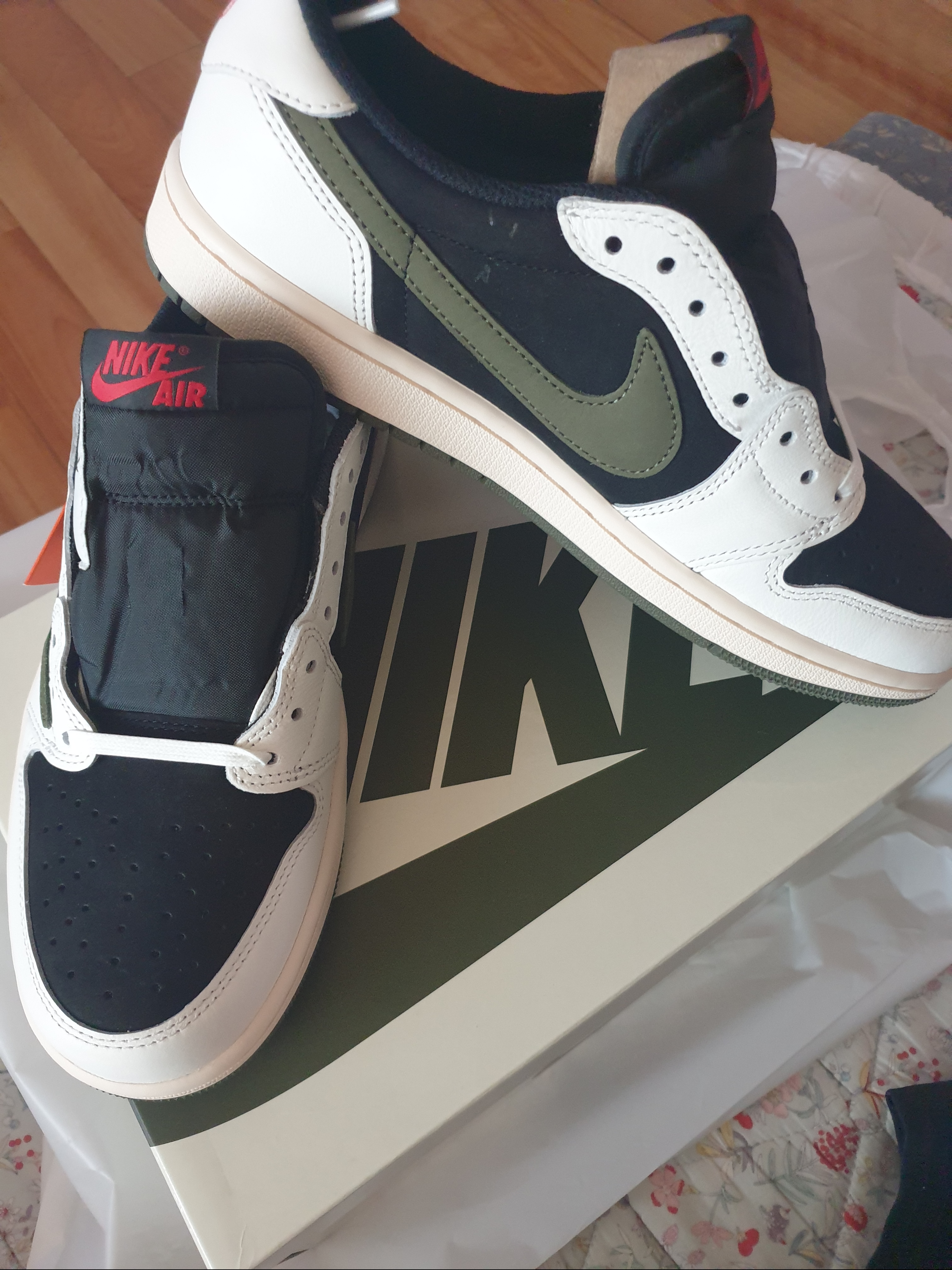 (W) Jordan 1 x Travis Scott Retro Low OG SP Medium Olive 착용 스타일