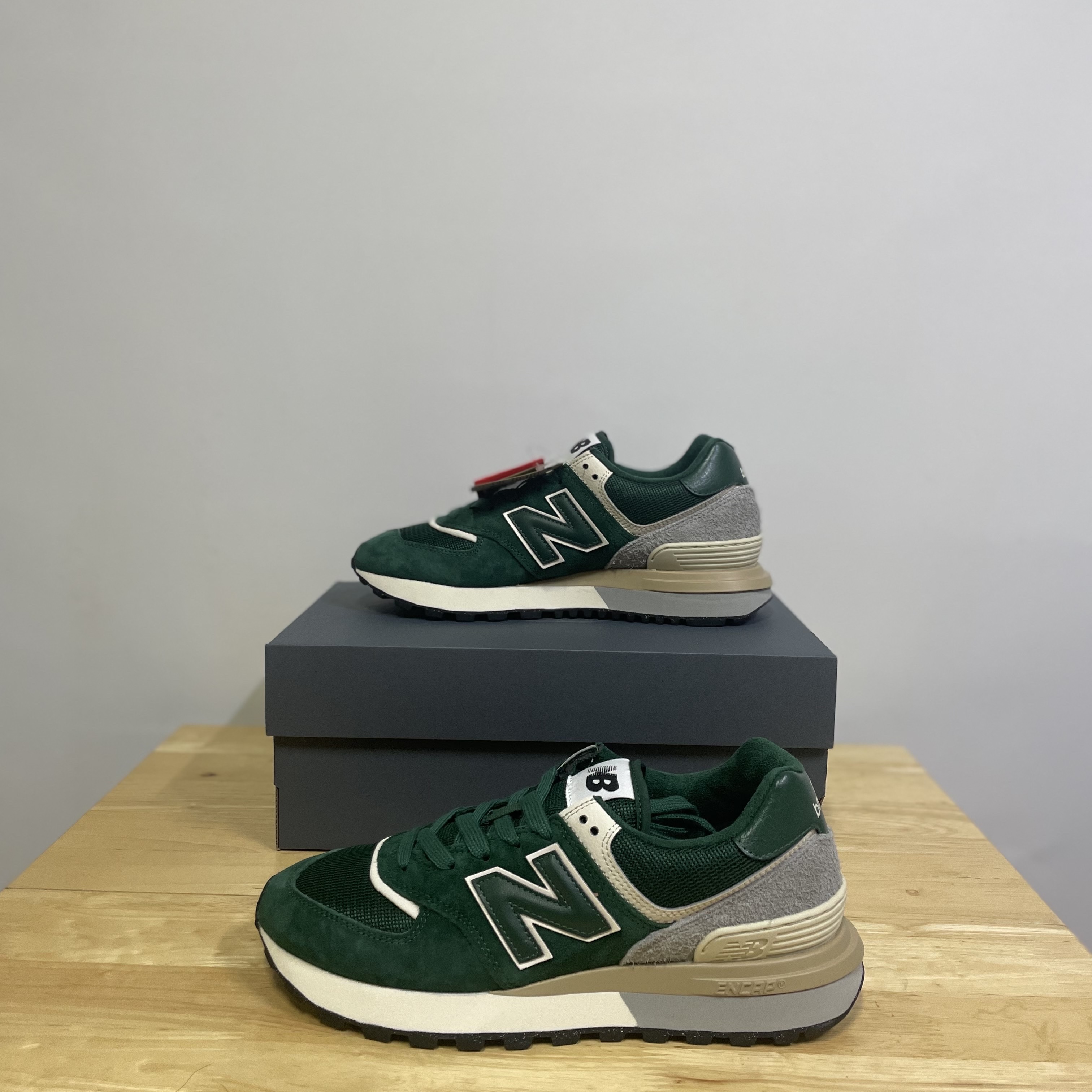 New Balance 574 Legacy Green 착용 스타일 - 1