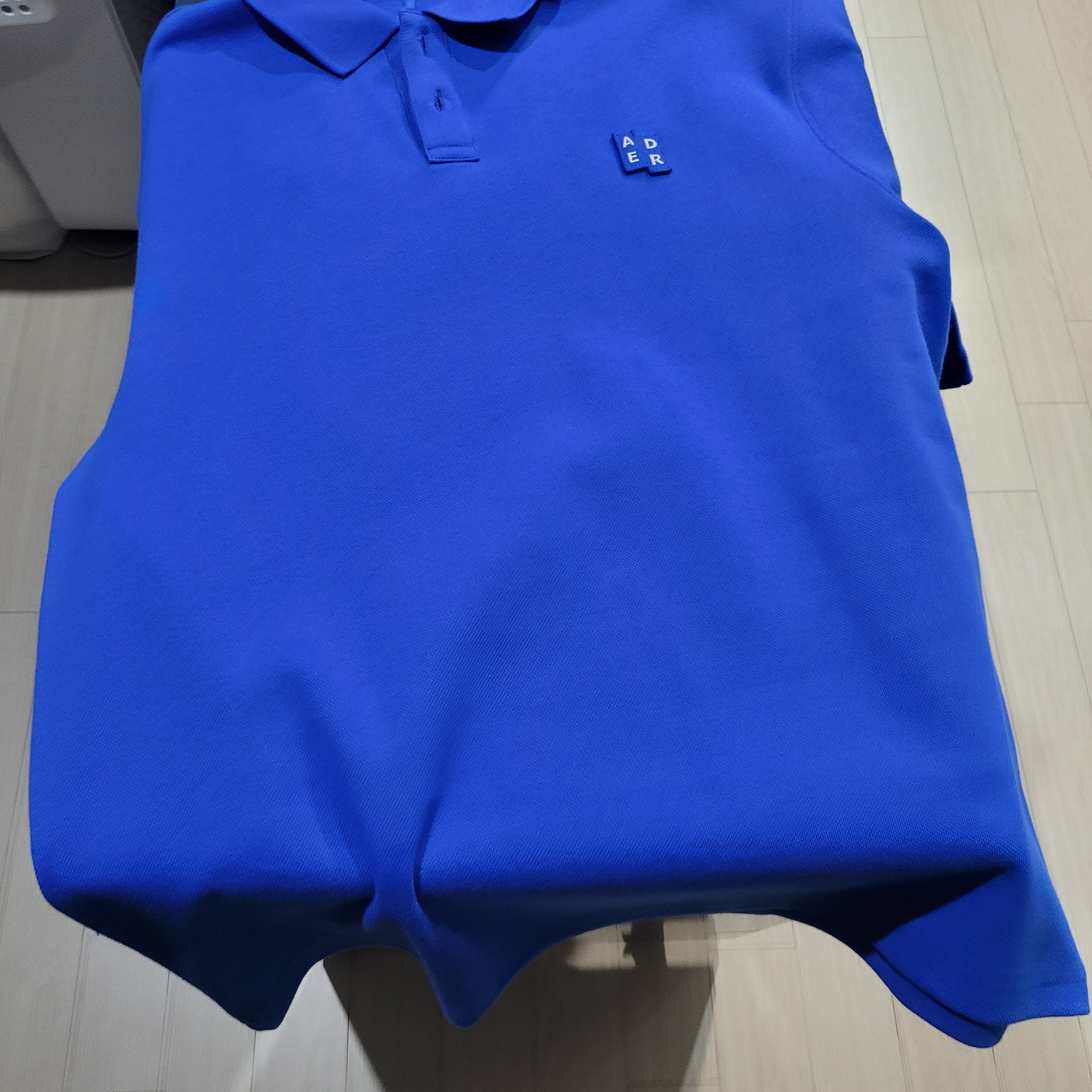 Ader Error Sig; TRS Tag Polo T-Shirt 01 Z-Blue 착용 스타일