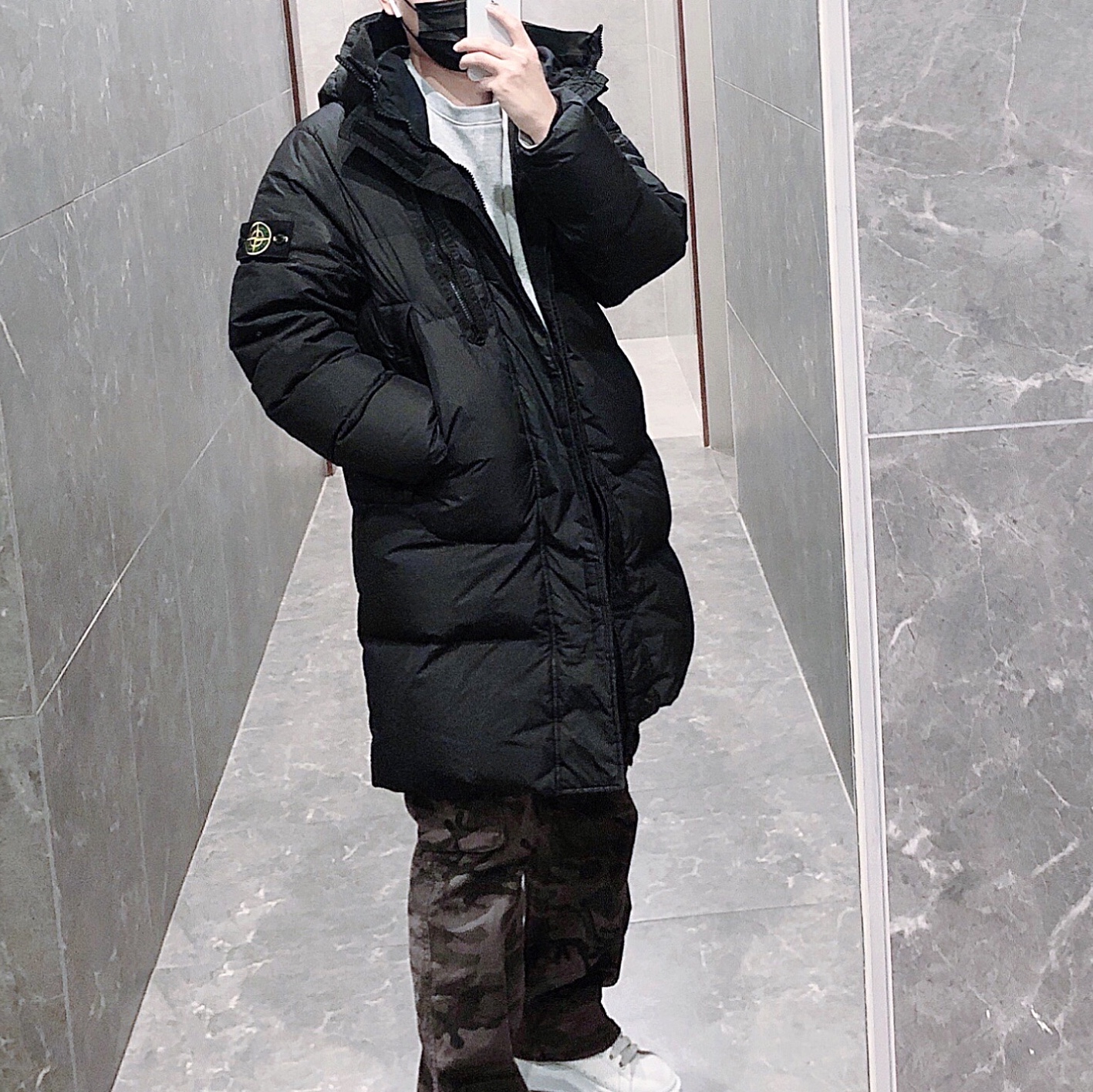 Stone Island 70123 Crinkle Reps Hooded Long Down Jacket Black - 21FW, Alexander McQueen Oversized Sneakers White Black 착용 스타일