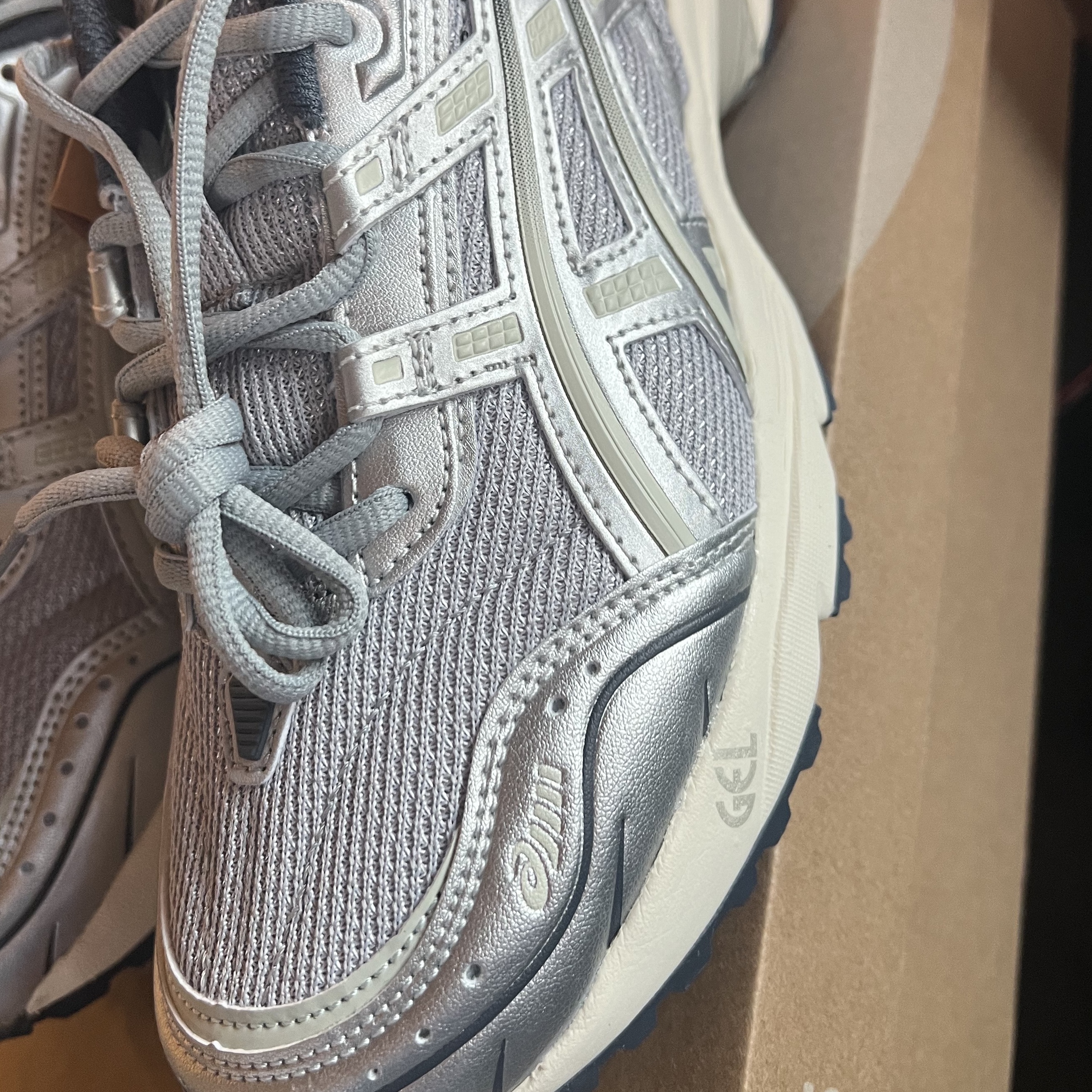 Asics Gel-1090 Piedmont Grey 착용 스타일