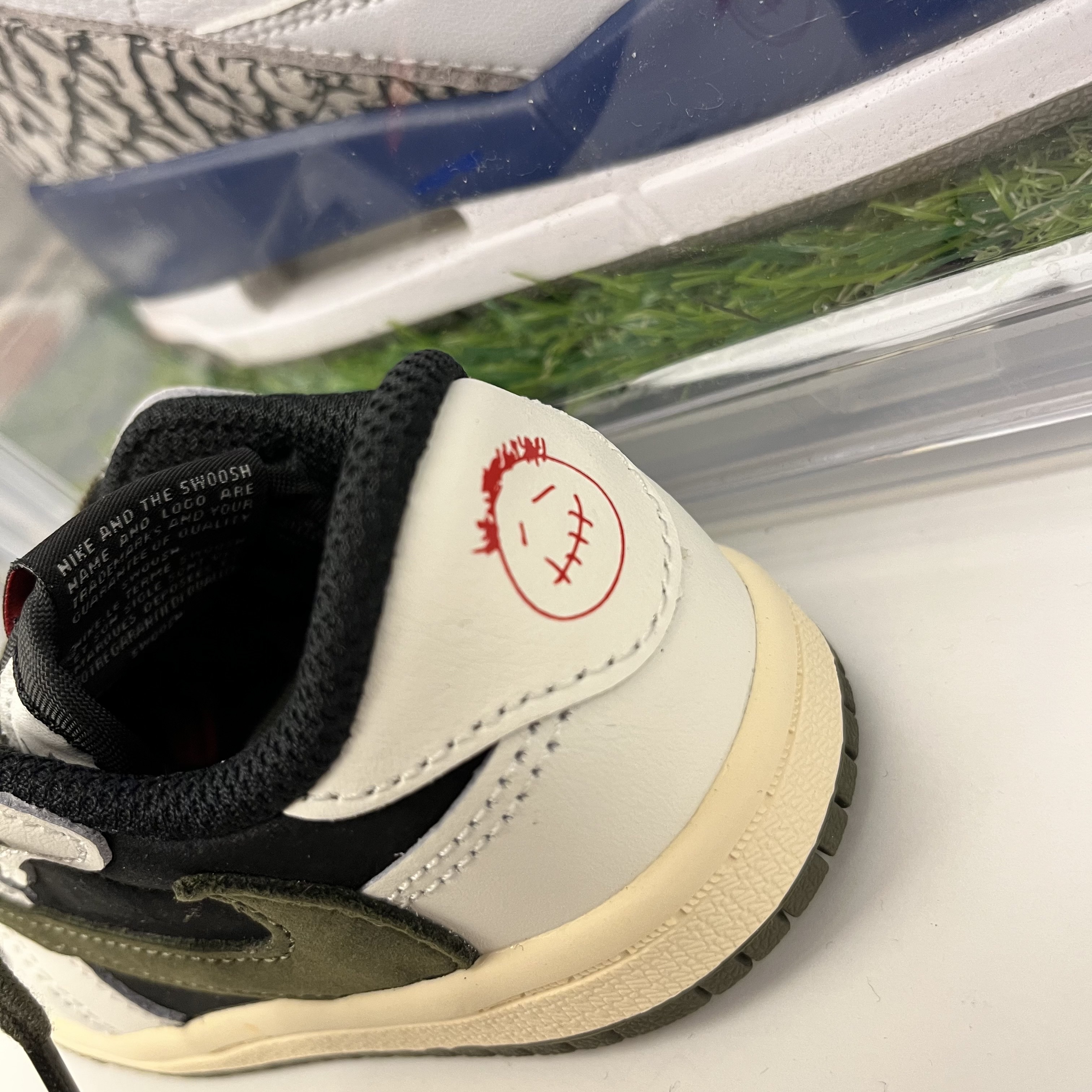 (TD) Jordan 1 x Travis Scott Retro Low OG SP Medium Olive 착용 스타일 - 1