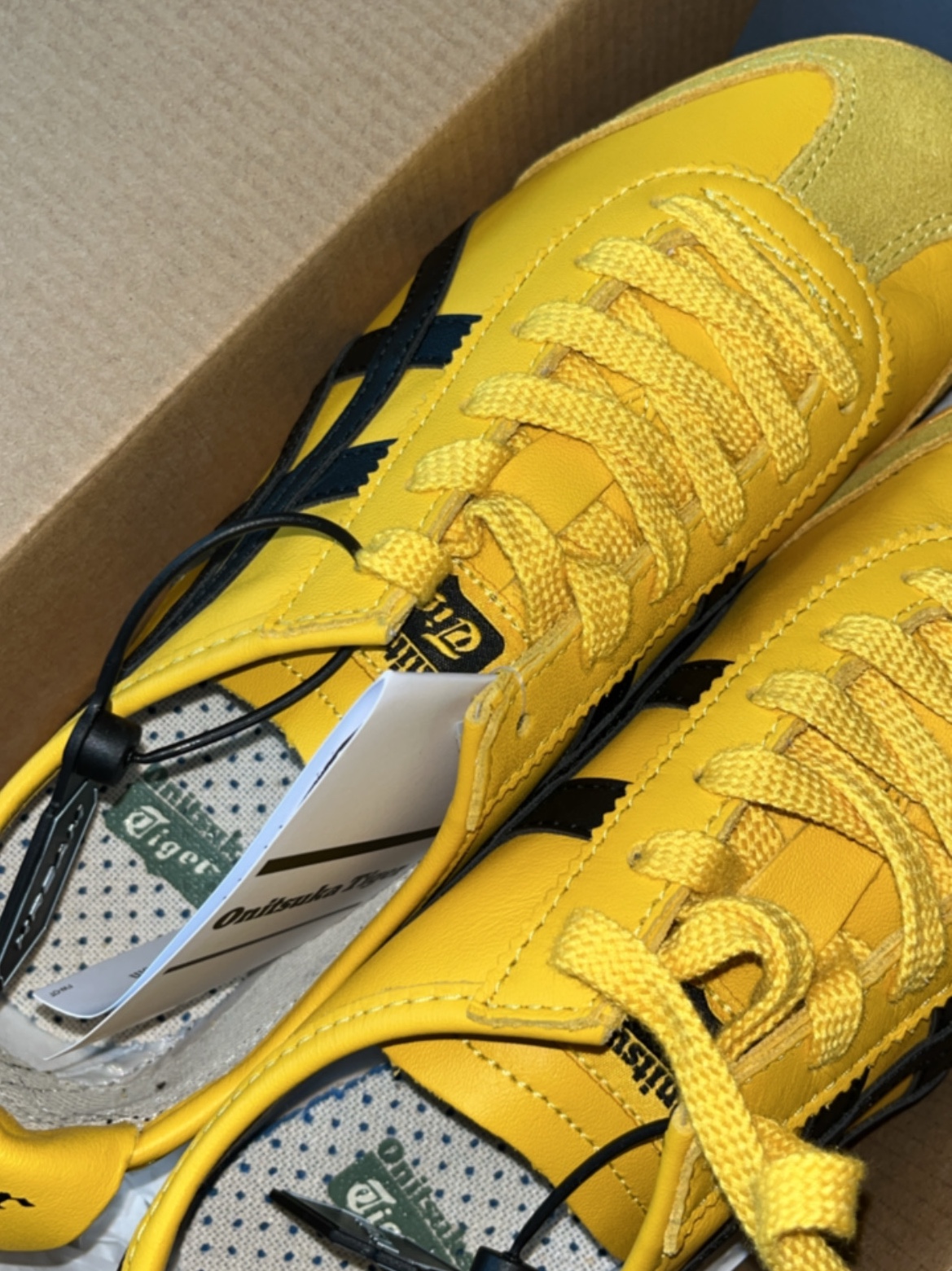 Onitsuka Tiger Mexico 66 Yellow Black 착용 스타일