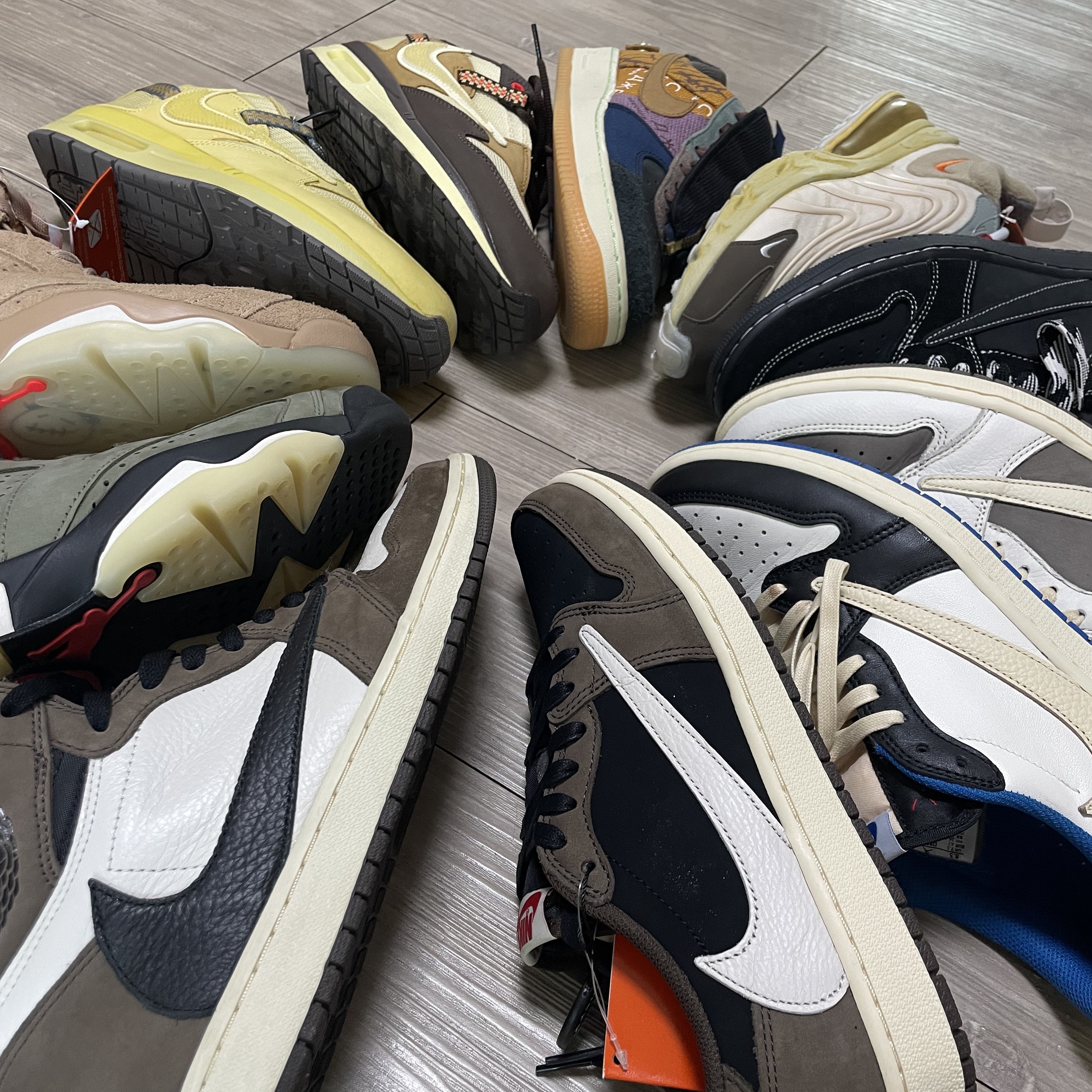 Jordan 1 x Travis Scott Retro Low OG SP Mocha, Jordan 1 x Travis Scott Retro High OG SP Mocha 착용 스타일 - 2