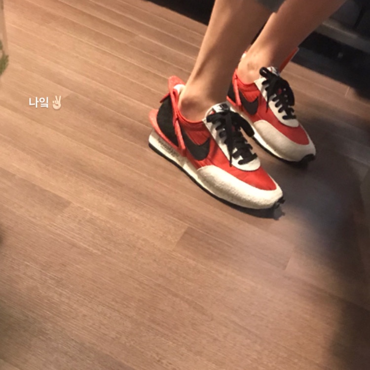 (W) Nike x Undercover Daybreak University Red 착용 스타일 - 2