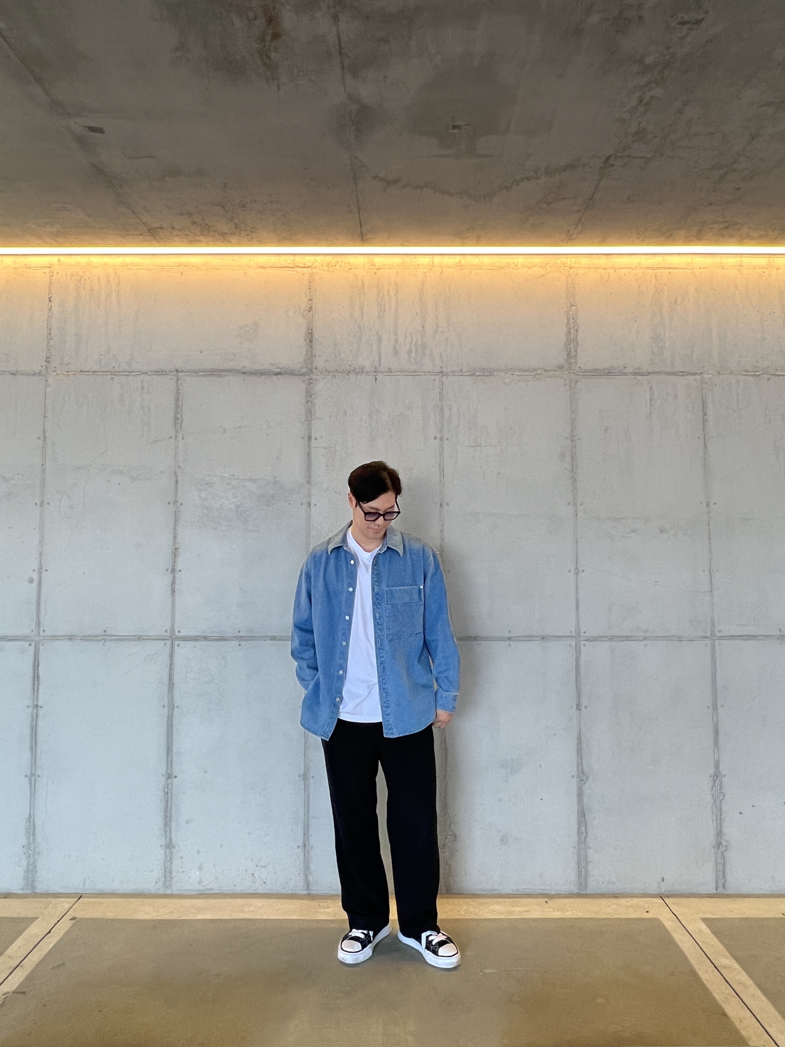 Wooyoungmi Back Logo Denim Shirt Blue - 23SS 착용 스타일 - 2