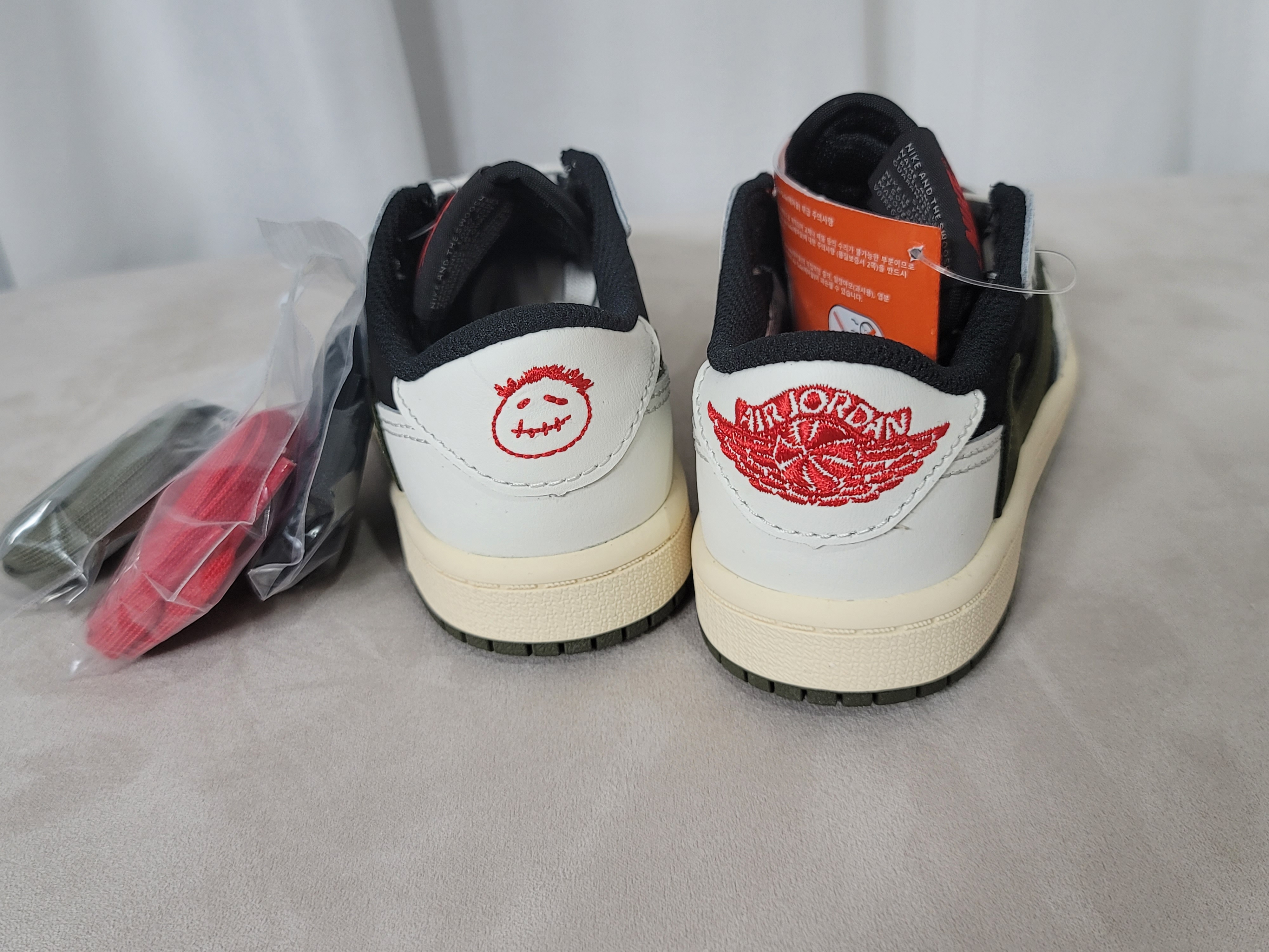 (PS) Jordan 1 x Travis Scott Retro Low OG SP Medium Olive 착용 스타일 - 3