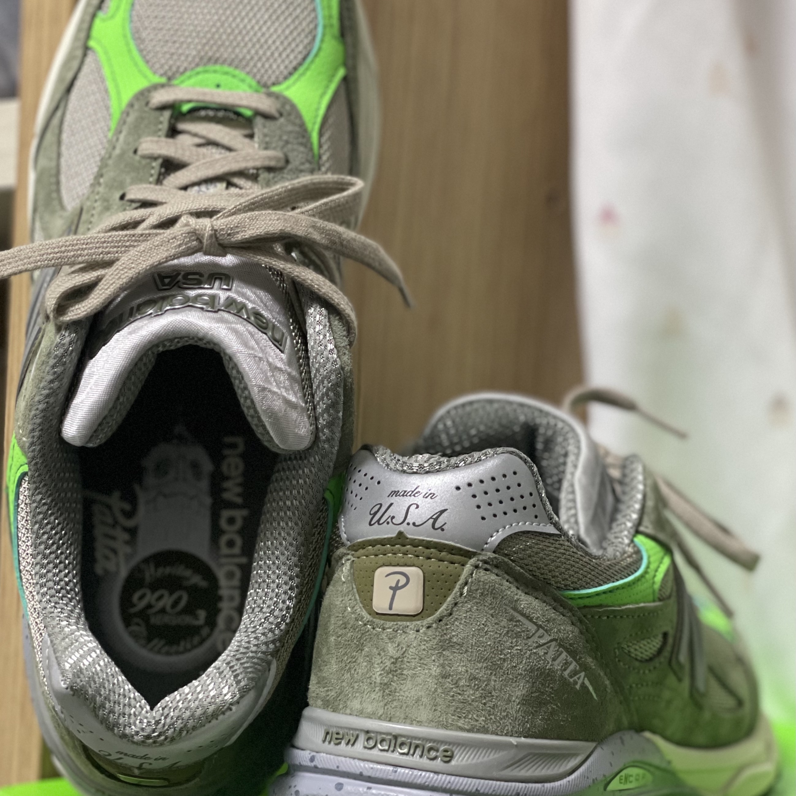 New Balance x Patta 990v3 Made in USA Olive 착용 스타일 - 5