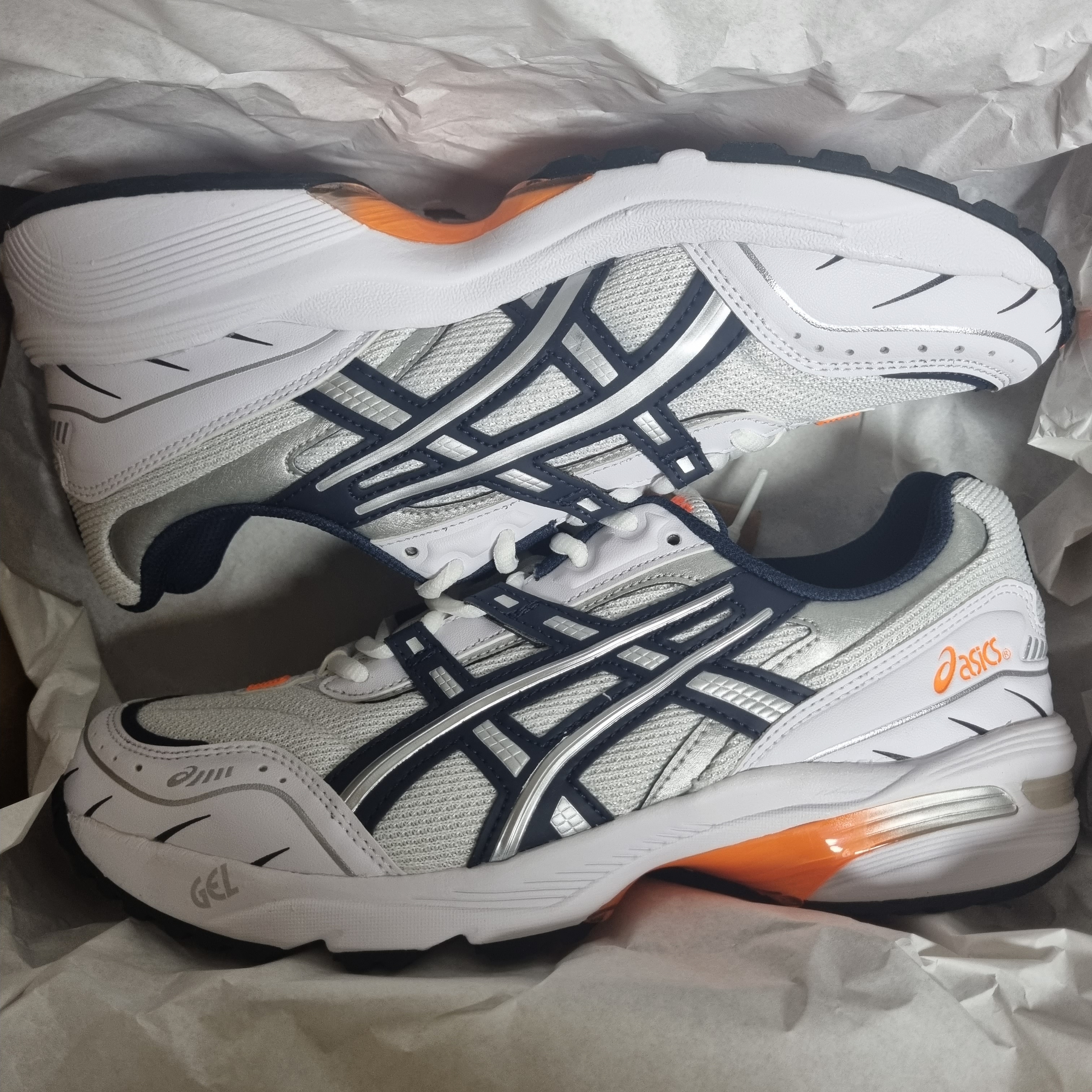 Asics Gel-1090 White Midnight 착용 스타일