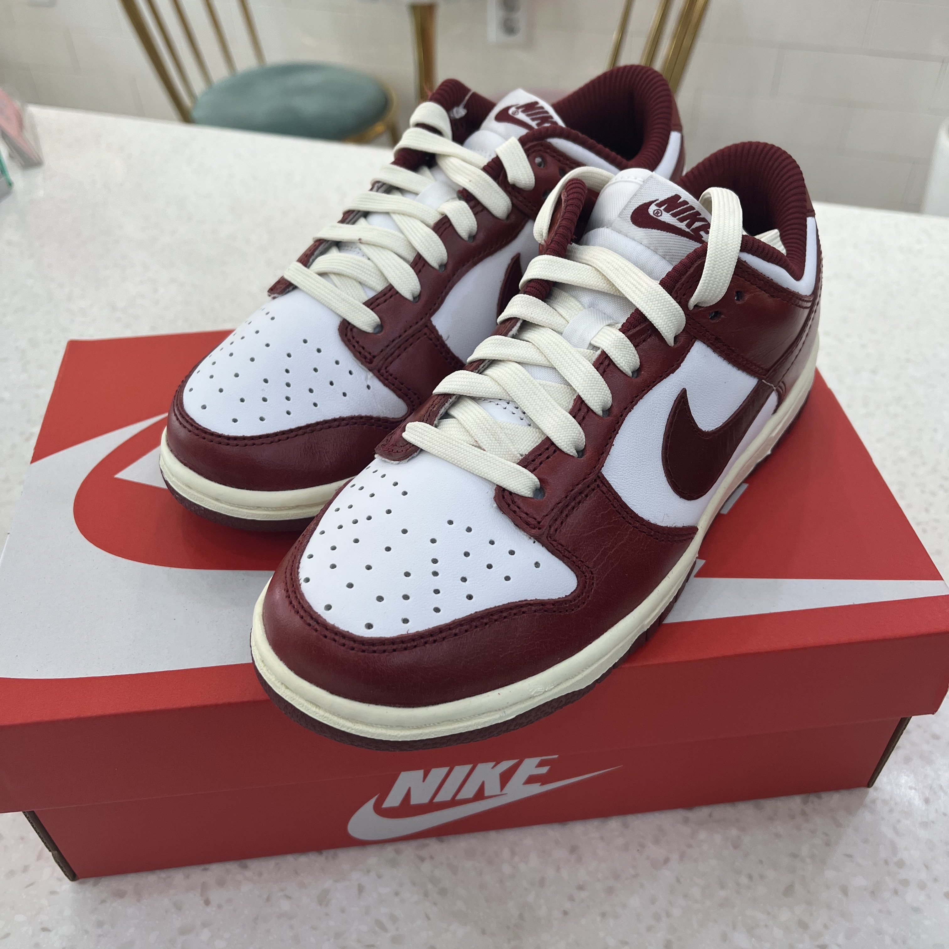 (W) Nike Dunk Low Retro PRM Team Red and White 착용 스타일