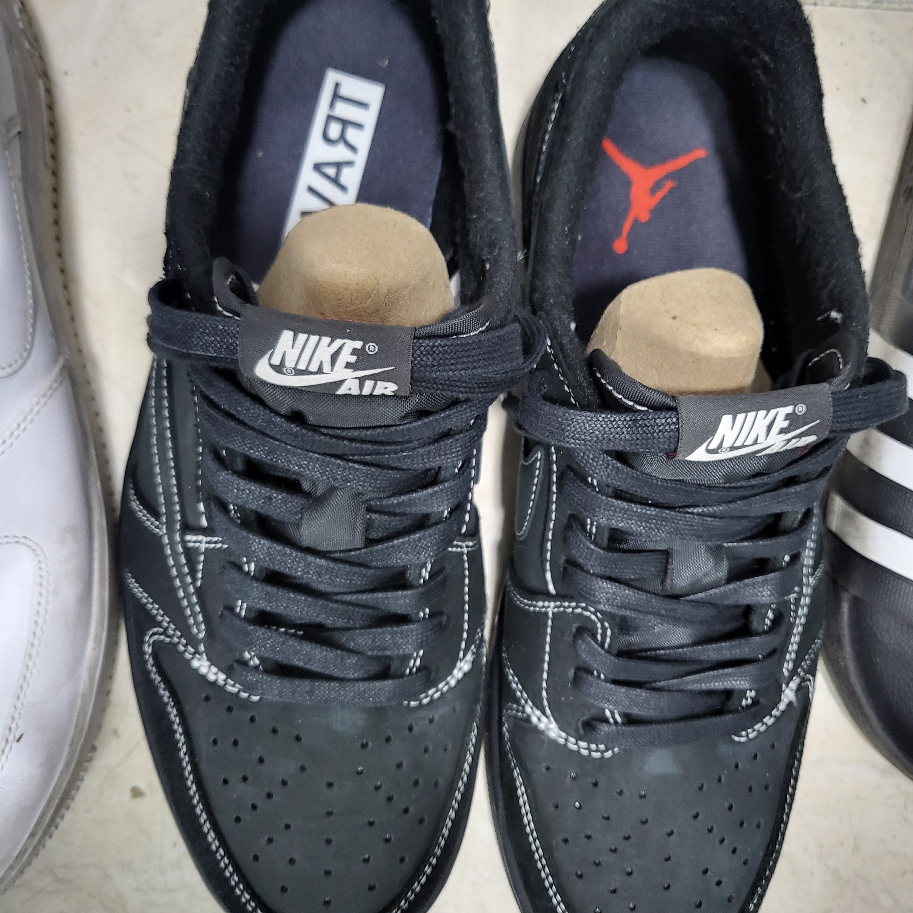 Jordan 1 x Travis Scott Retro Low OG SP Black Phantom 착용 스타일