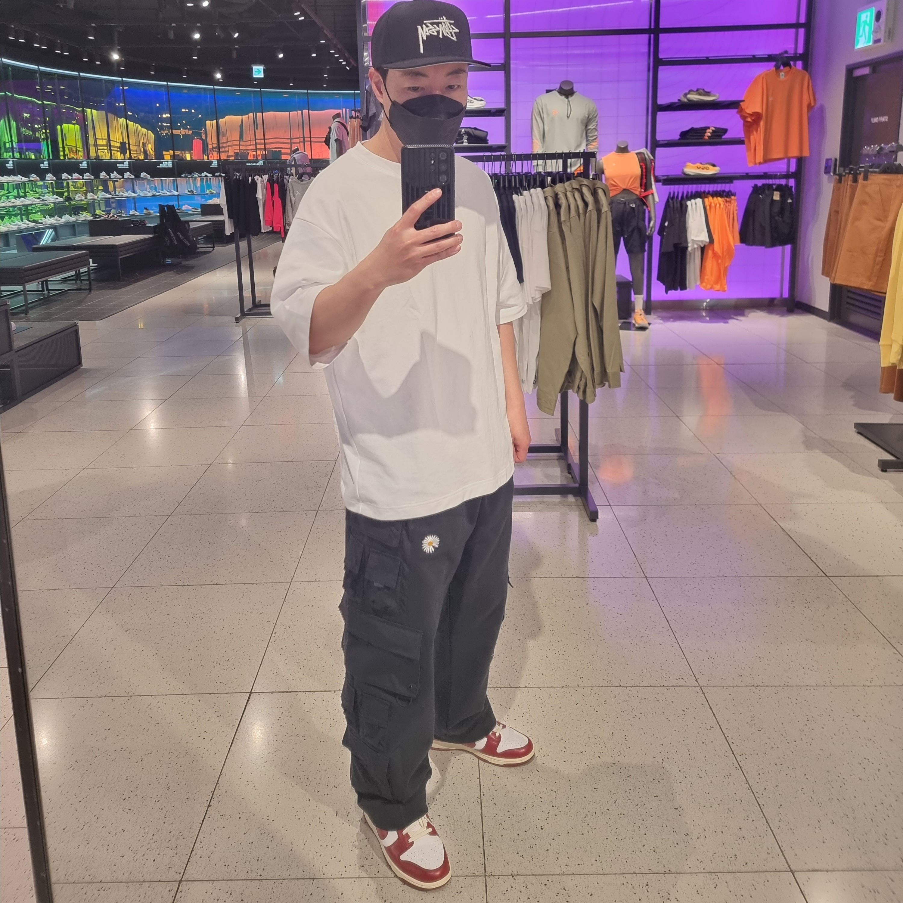 (W) Nike Dunk Low Retro PRM Team Red and White, Nike x Peaceminusone Wide Pants Black (DR0096-010) 착용 스타일 - 3