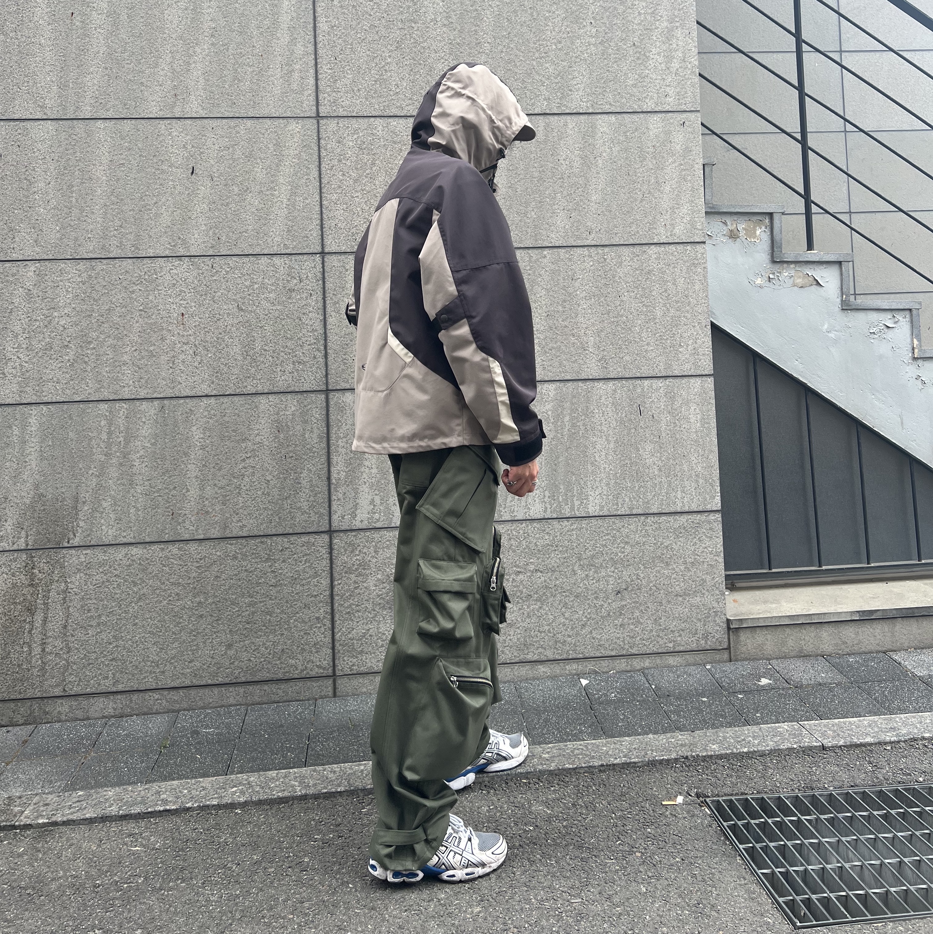 Asics Gel-Nimbus 9 White Lake Drive, Grailz Technical Shell Jacket Tan 착용 스타일