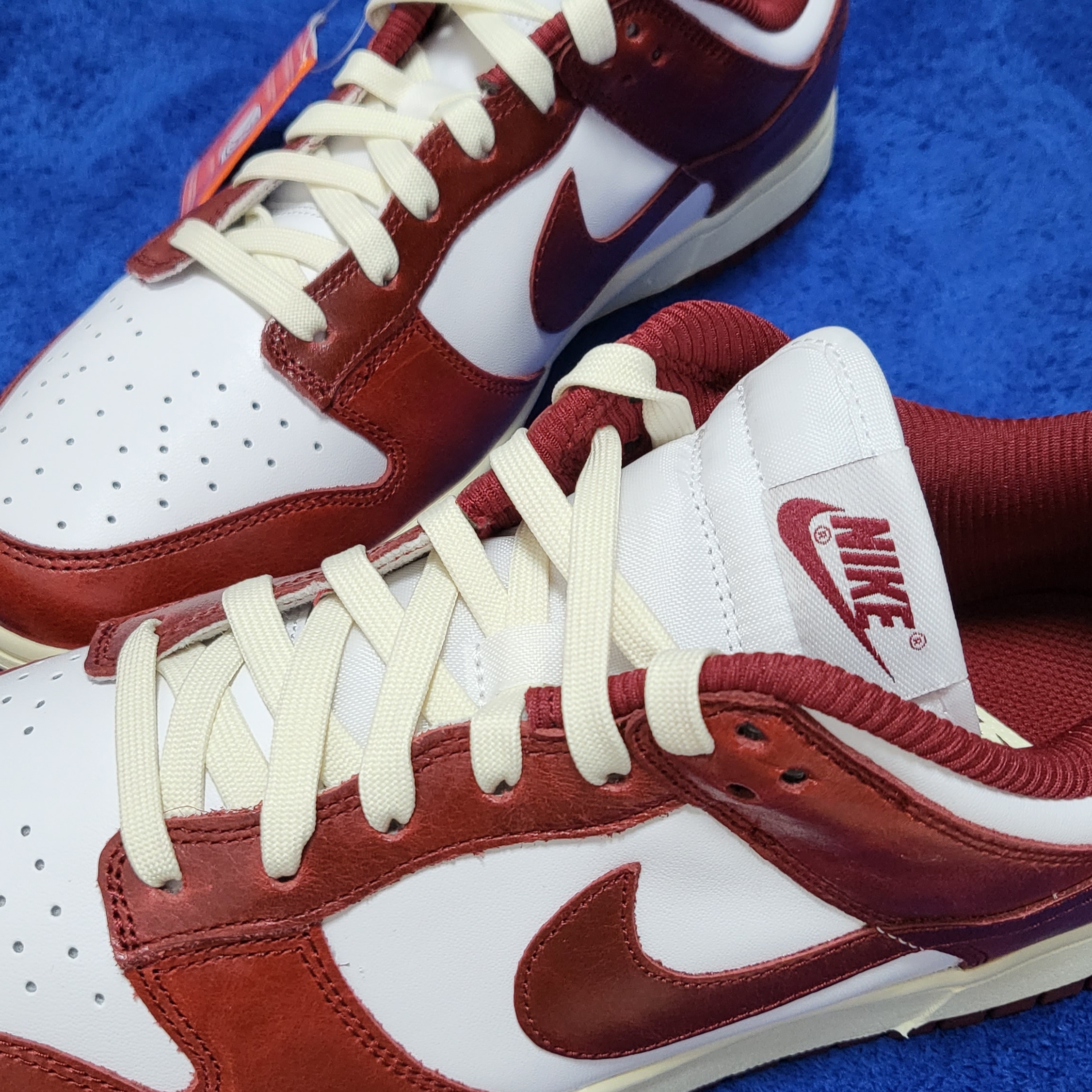 (W) Nike Dunk Low Retro PRM Team Red and White 착용 스타일 - 3