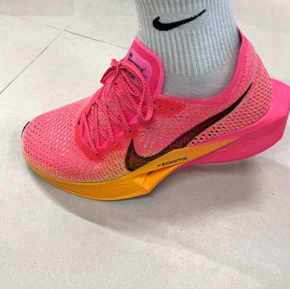 Nike ZoomX Vaporfly Next% 3 Hyper Pink 착용 스타일