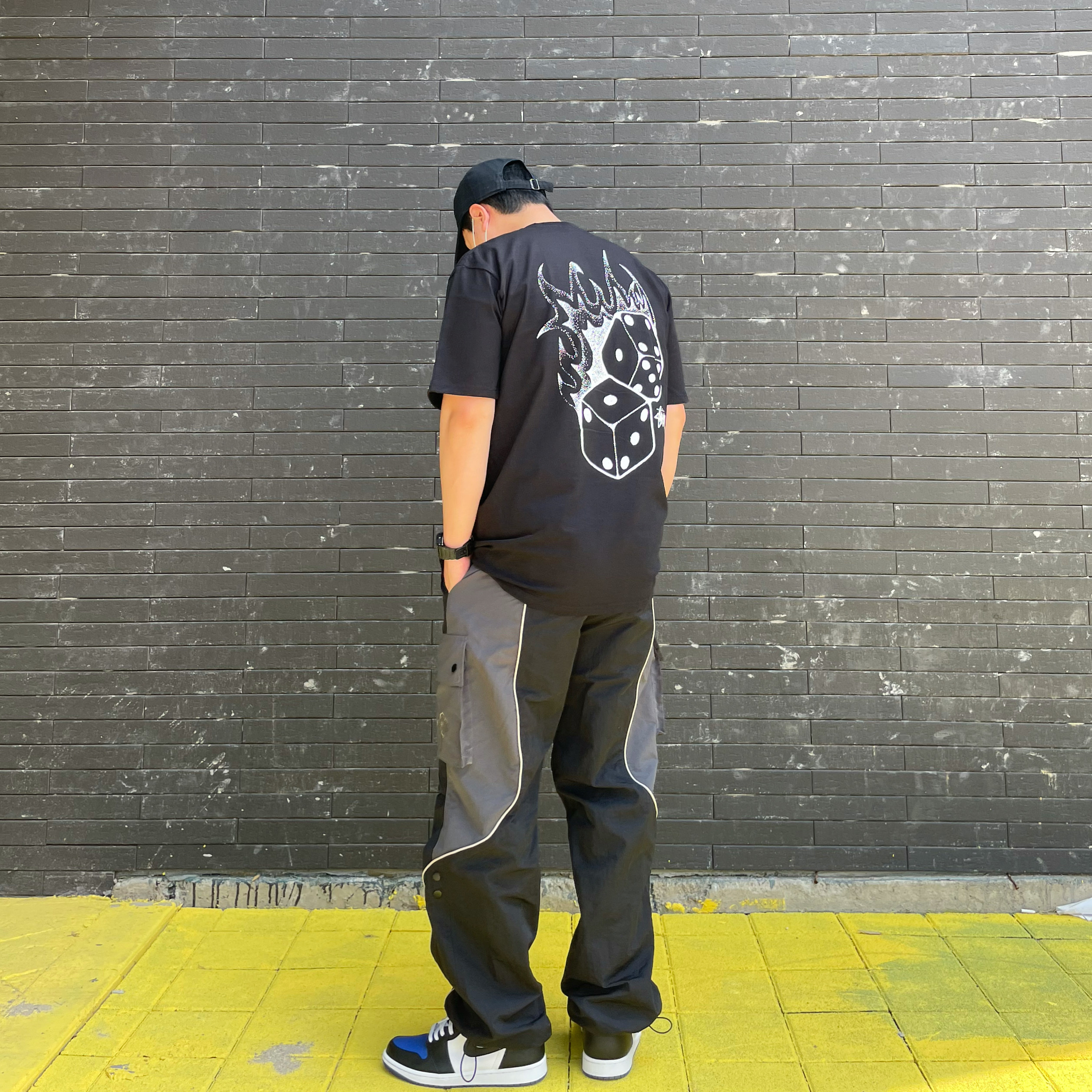 Jordan 1 Retro High OG Royal Toe, Stussy Fire Dice T-Shirt Black 착용 스타일
