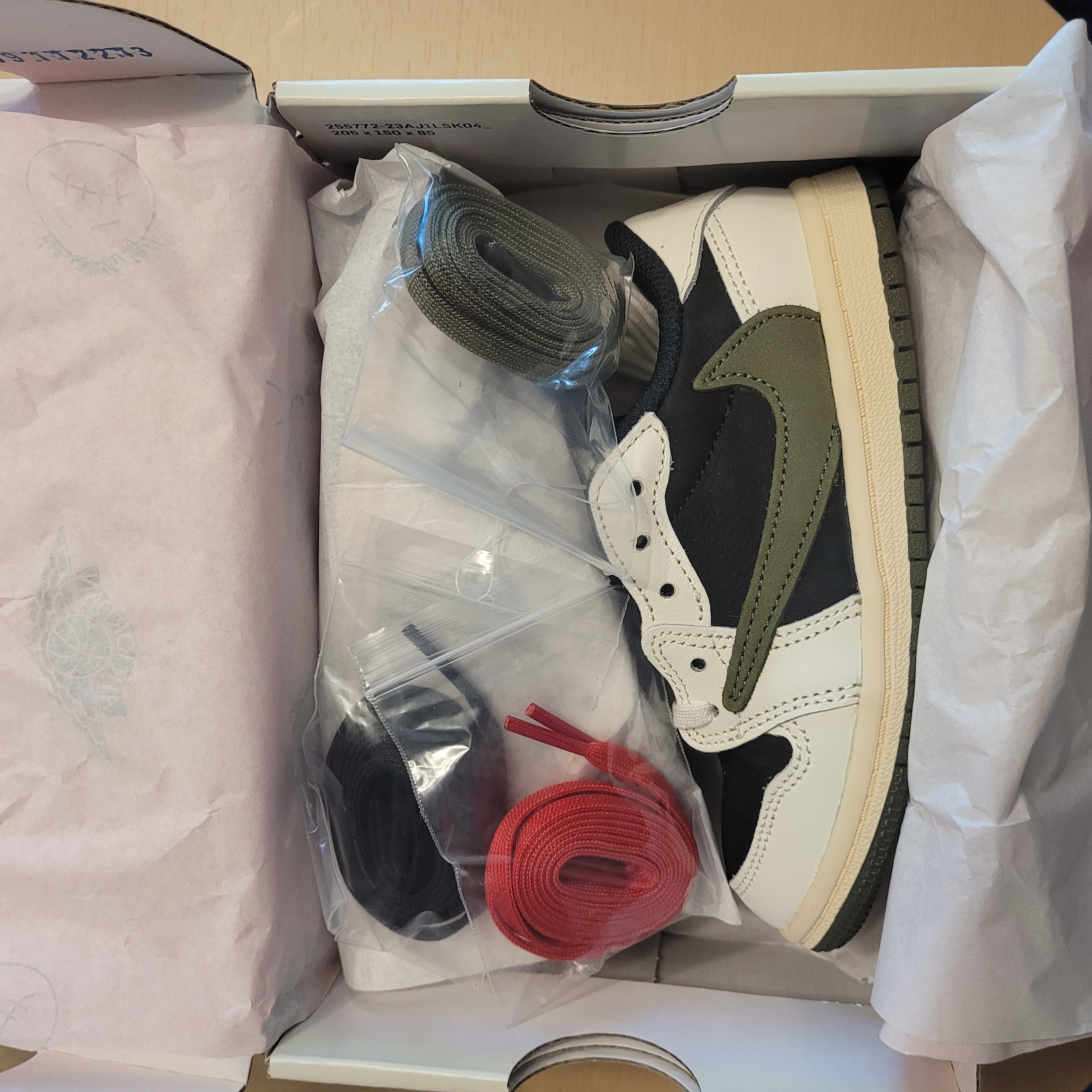 (TD) Jordan 1 x Travis Scott Retro Low OG SP Medium Olive 착용 스타일 - 2