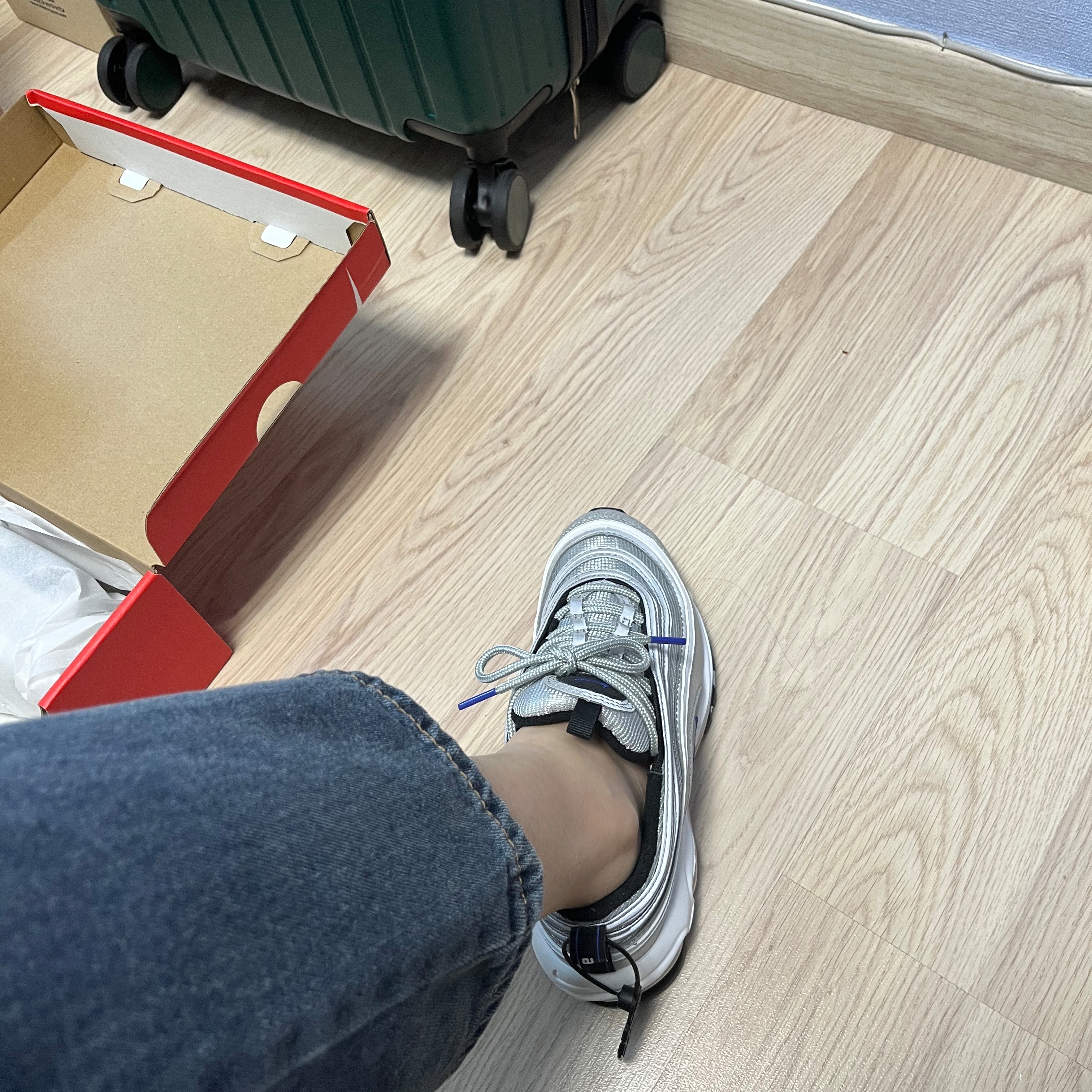(GS) Nike Air Max 97 Silver Blue 착용 스타일 - 1