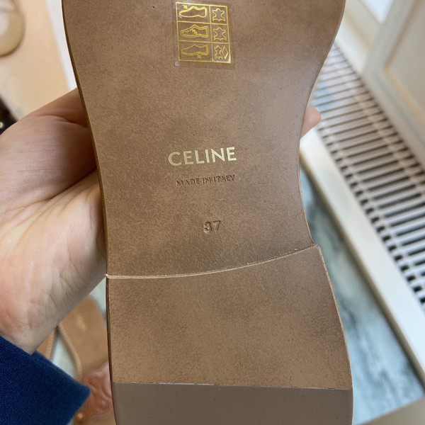 (W) Celine Triomphe Mule in Calfskin Tan 착용 스타일 - 2