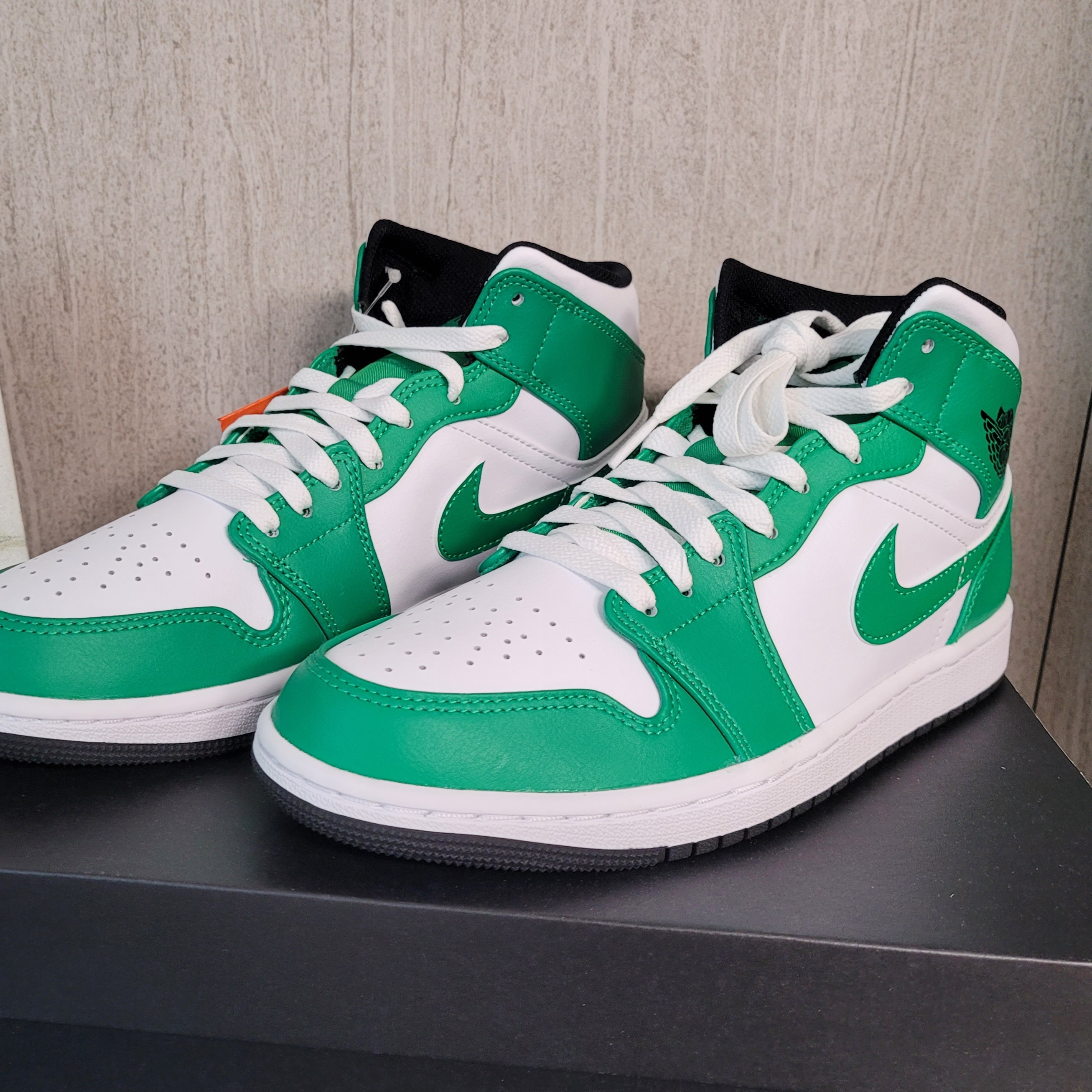 Jordan 1 Mid Lucky Green 착용 스타일 - 2