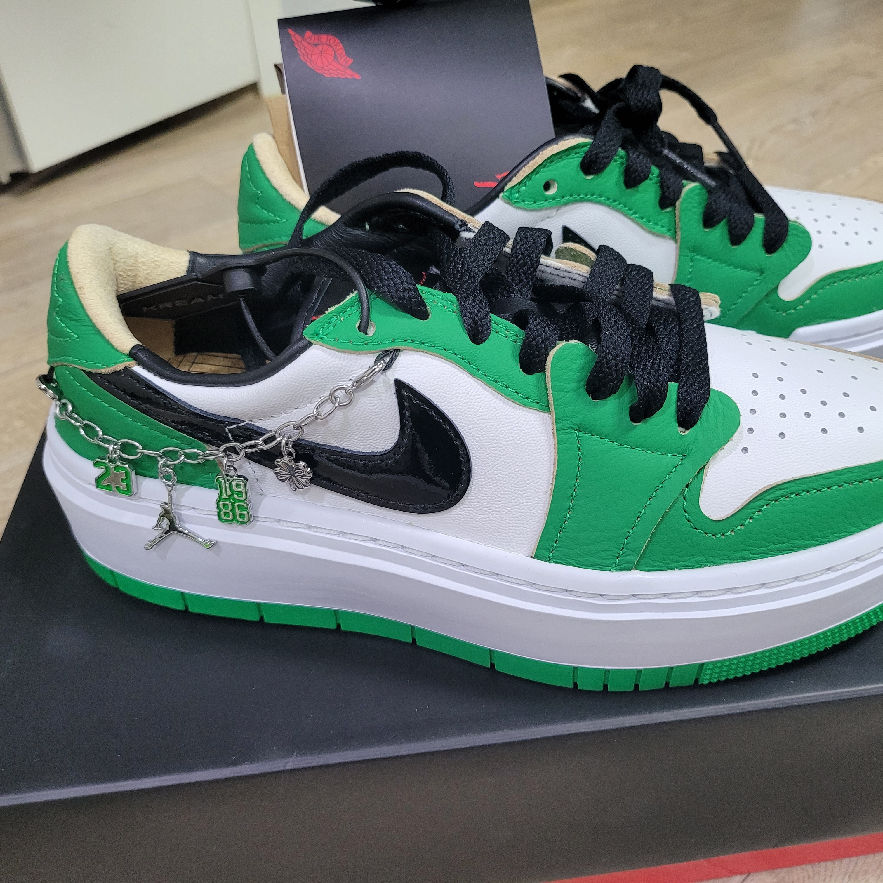 (W) Jordan 1 Elevate Low SE Lucky Green 착용 스타일 - 2