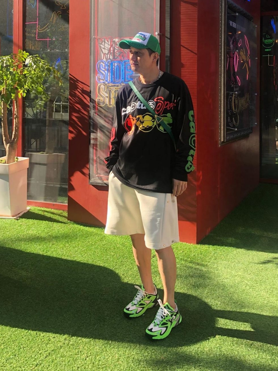 Bottega Veneta Mini Leather Cassette Parakeet, Stussy x Cactus Plant Flea Market Sport LS T-Shirt Black 착용 스타일 - 2
