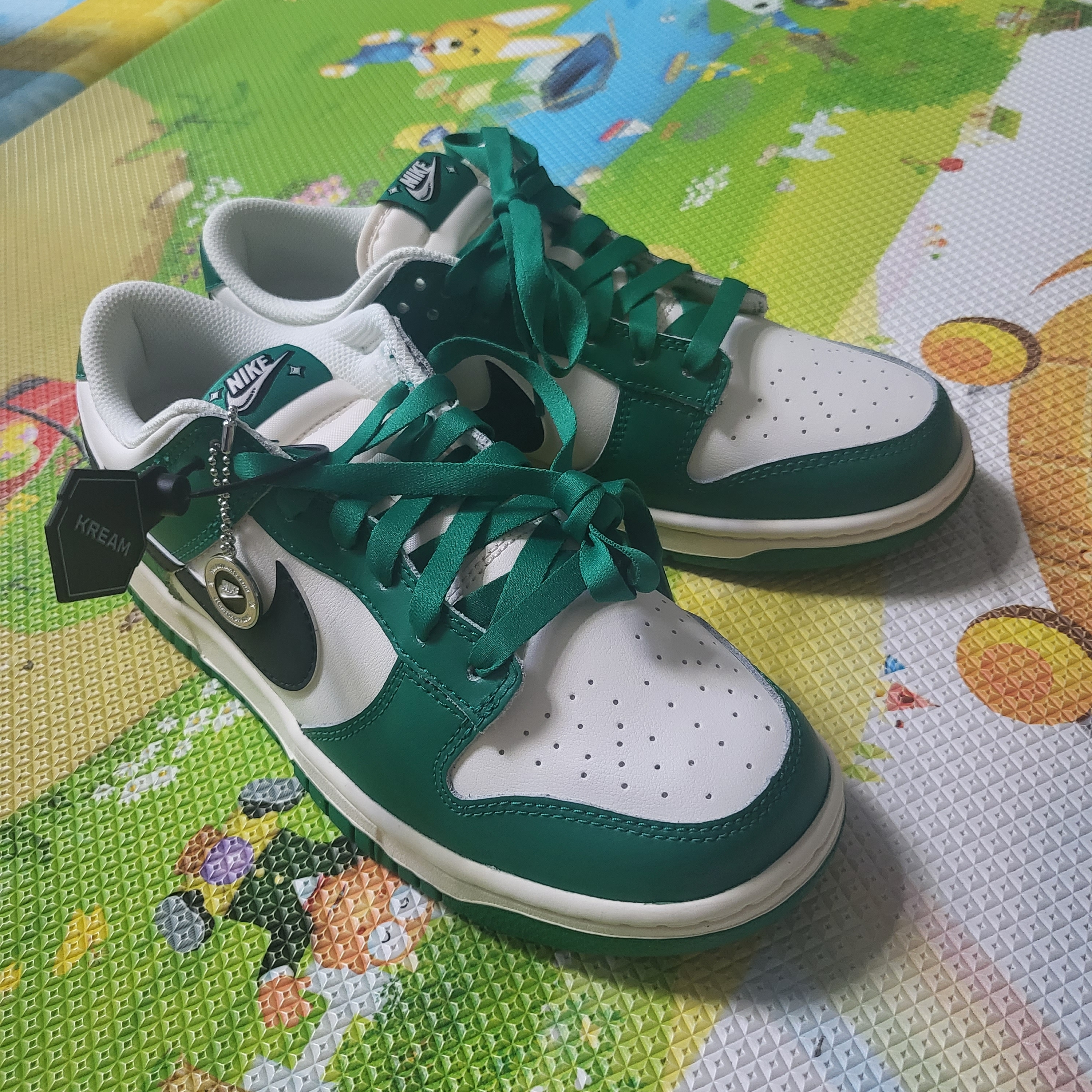 Nike Dunk Low Retro SE Jackpot Malachite 착용 스타일 - 1