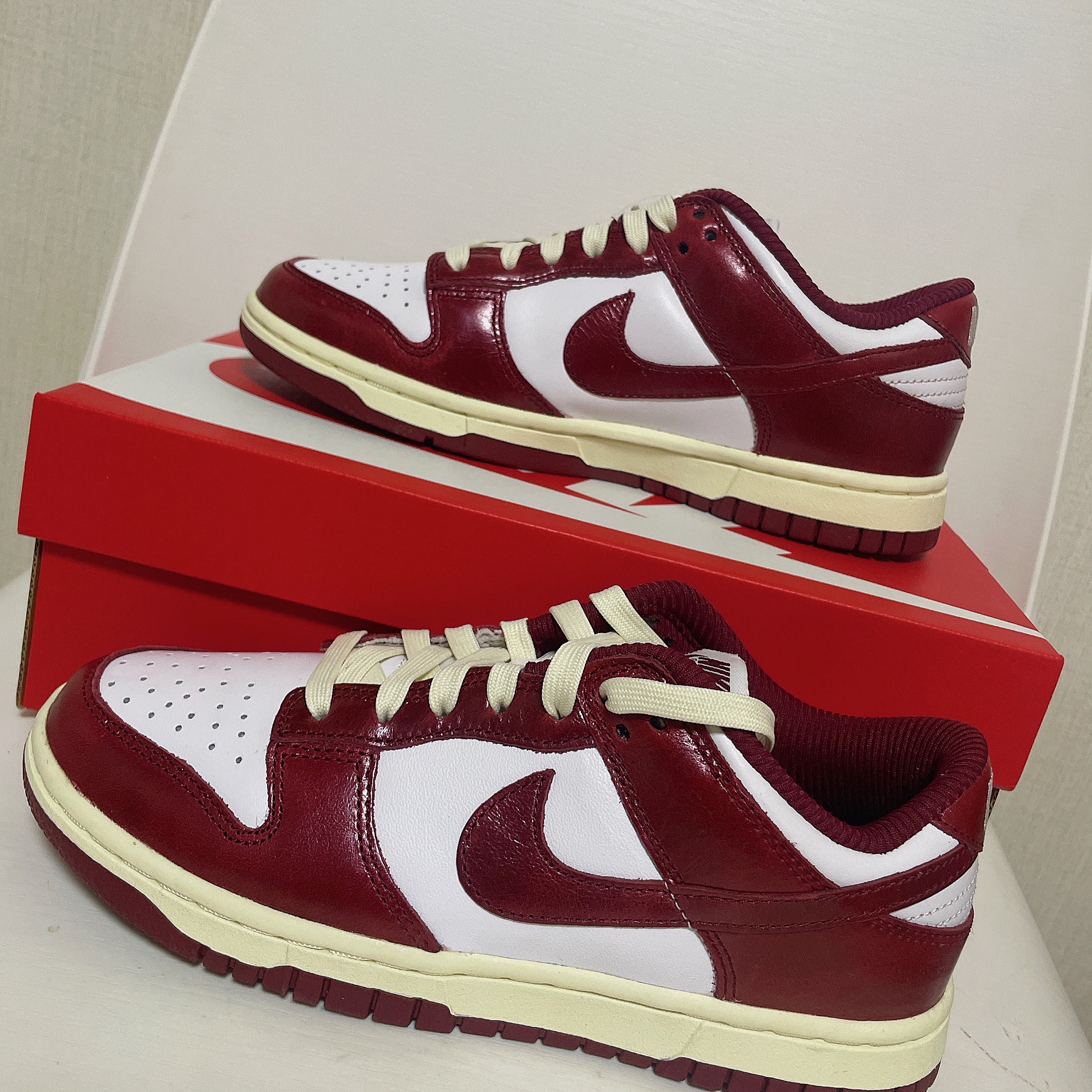 (W) Nike Dunk Low Retro PRM Team Red and White 착용 스타일
