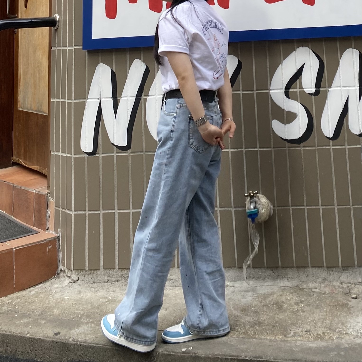 (W) Jordan 1 Mid Sail and Worn Blue 착용 스타일 - 2
