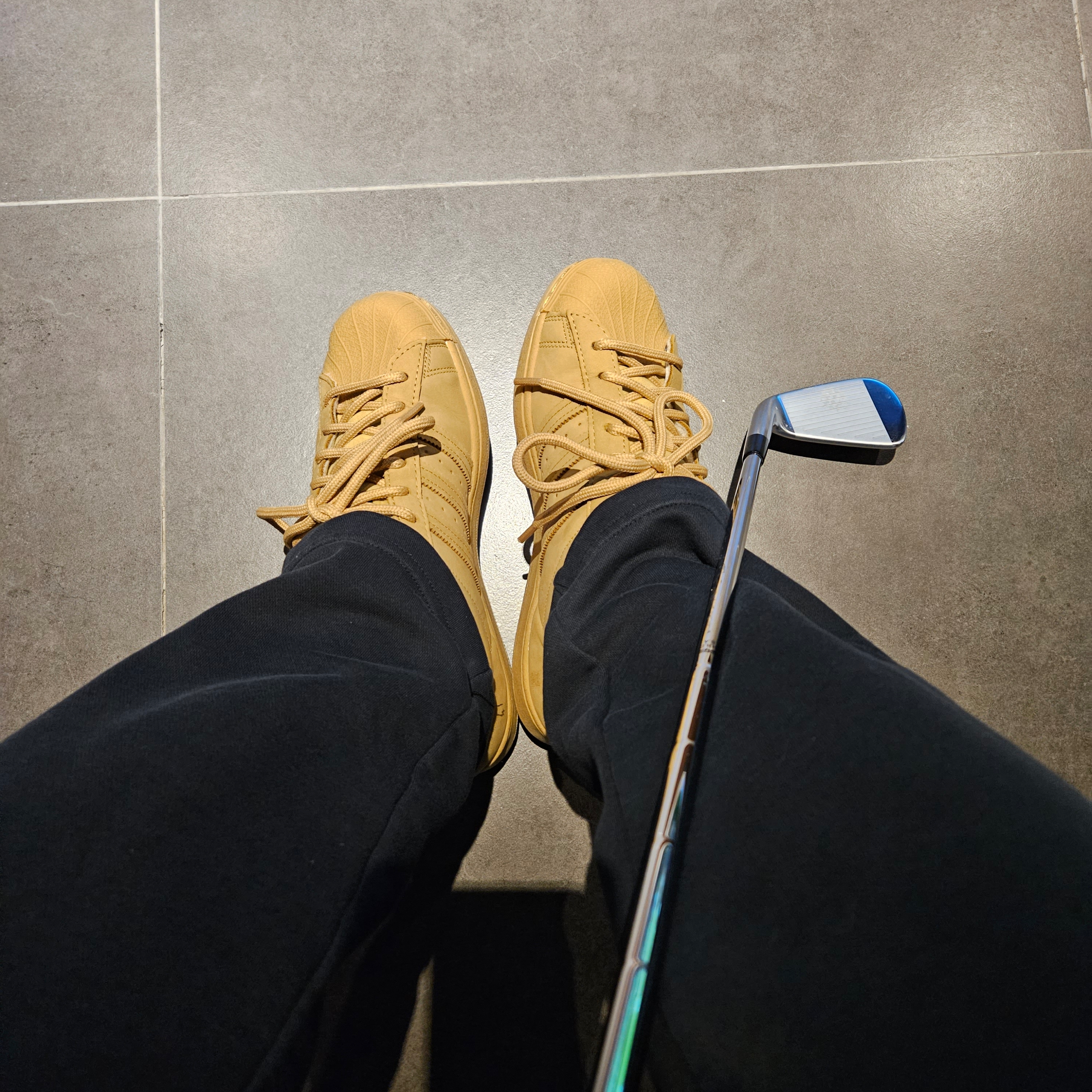 Adidas Superstar Golden Beige 착용 스타일