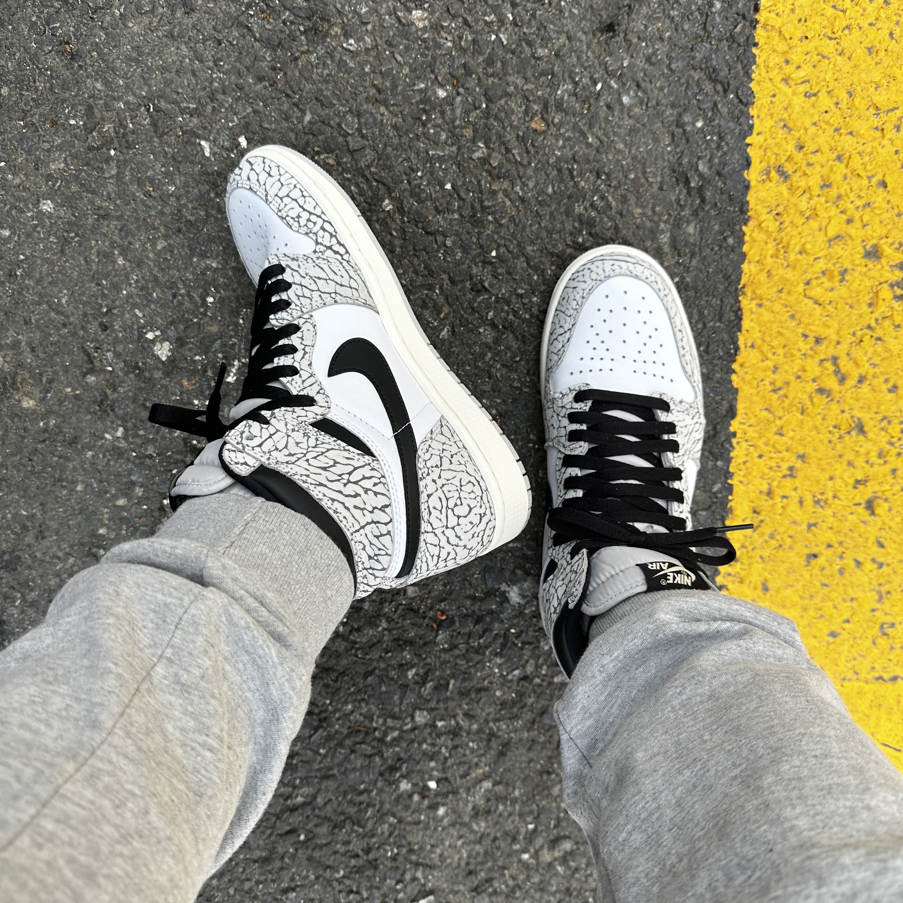 Jordan 1 Retro High OG White Cement 착용 스타일 - 1