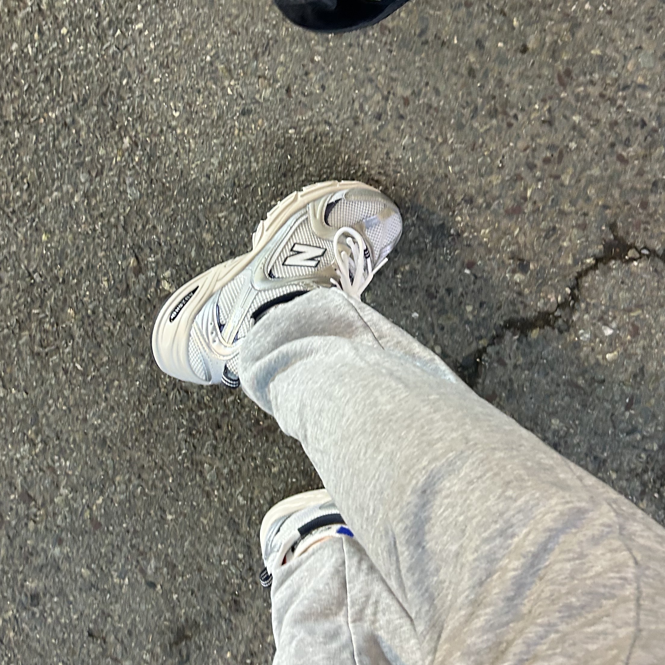 New Balance 530 Steel Grey 착용 스타일