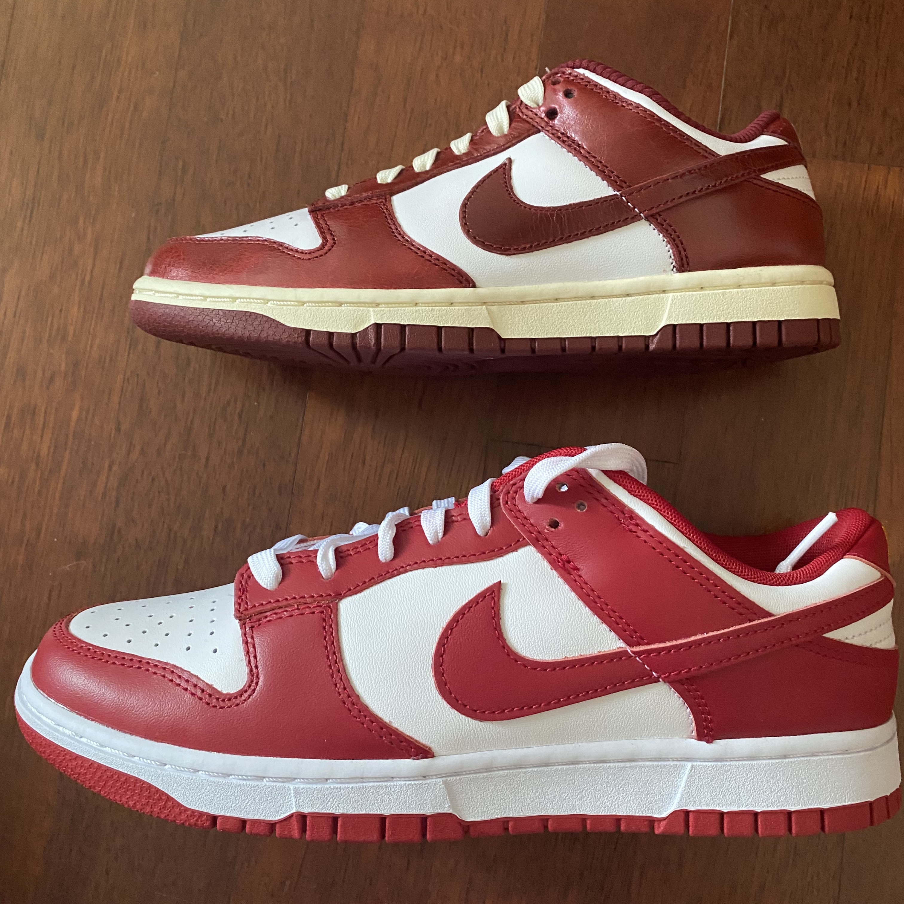 (W) Nike Dunk Low Retro PRM Team Red and White, Nike Dunk Low Retro Gym Red 착용 스타일 - 1