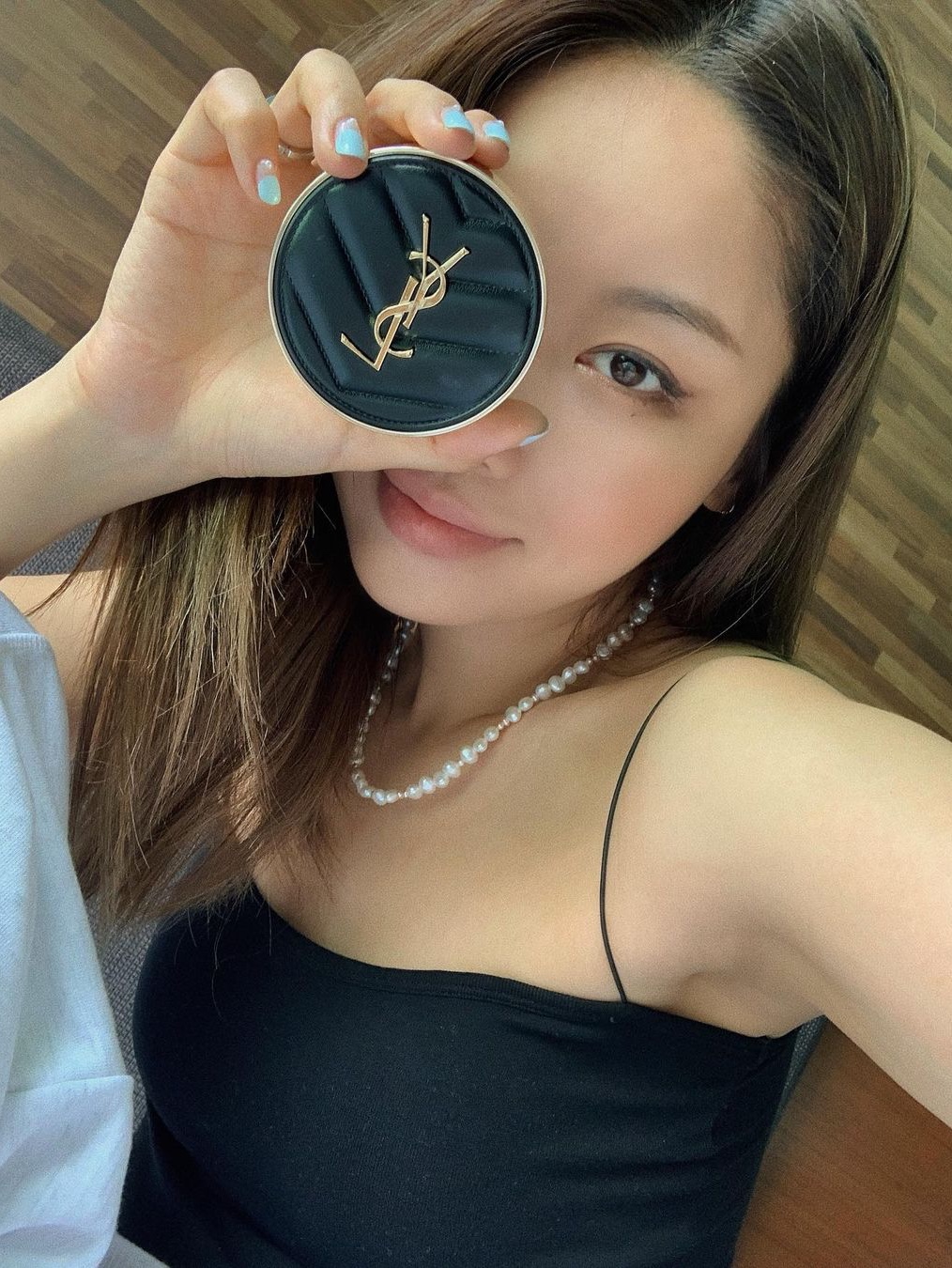 Yves Saint Laurent Encre De Peau Cusion 15 착용 스타일