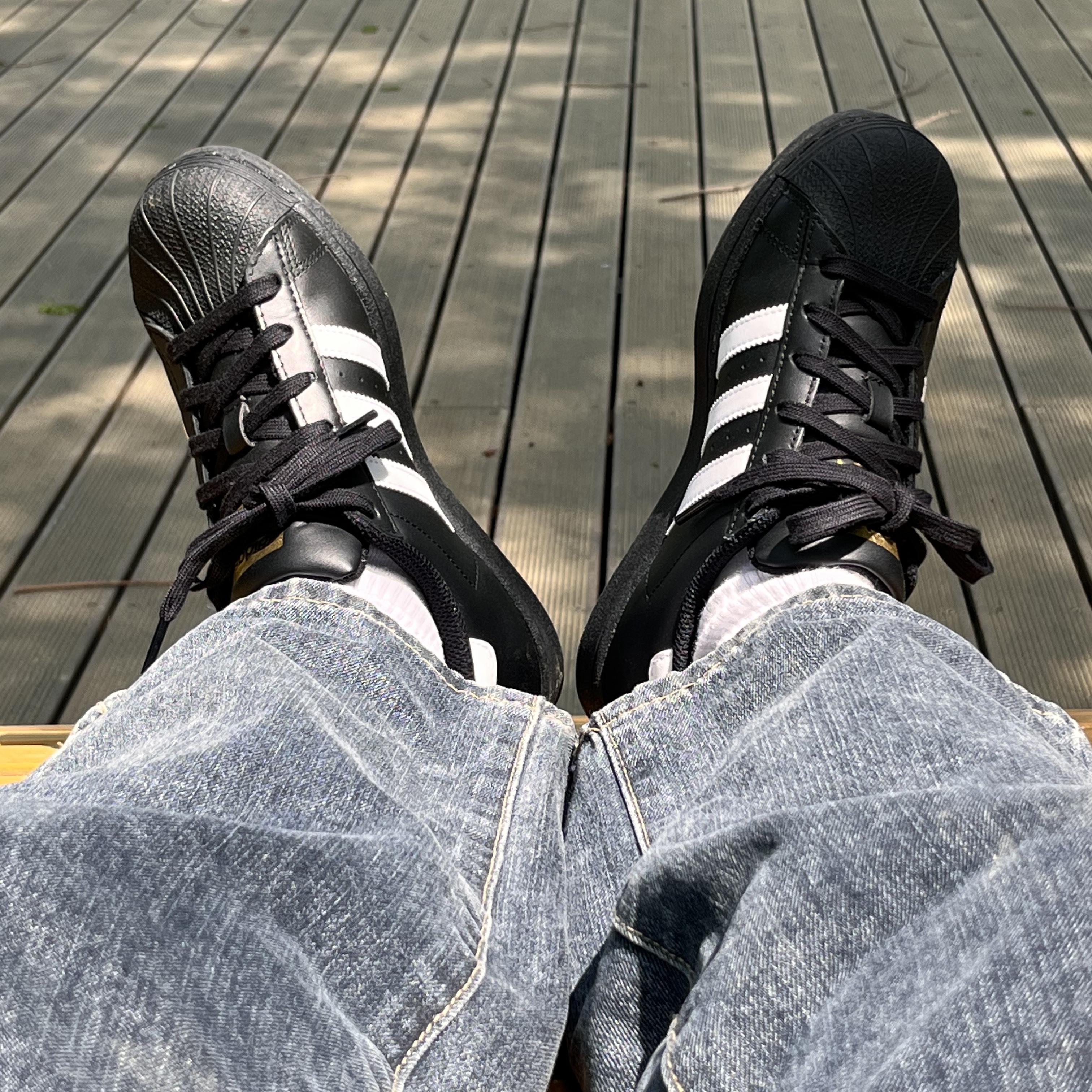 (J) Adidas Superstar Black White 착용 스타일