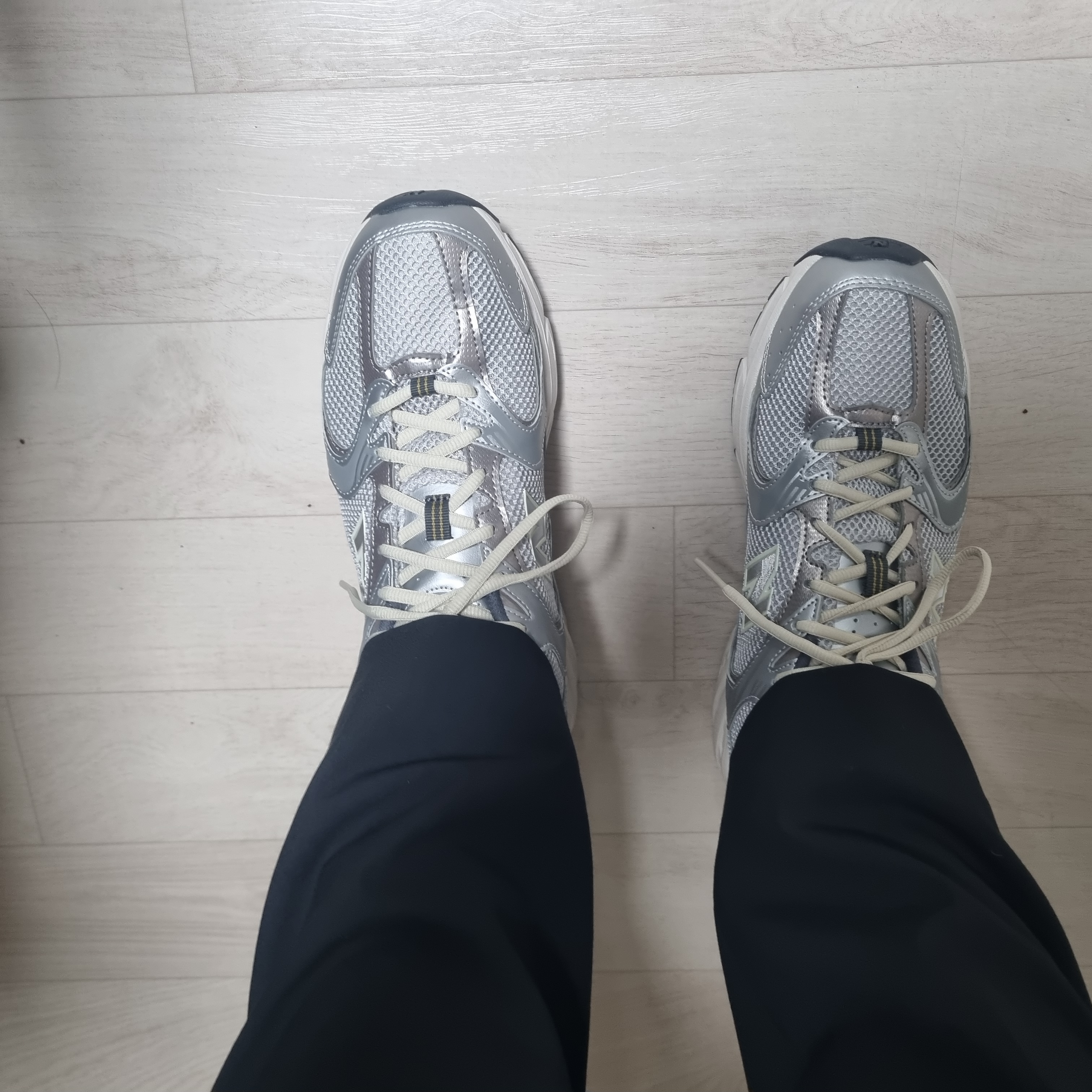 New Balance 530 Earth 착용 스타일