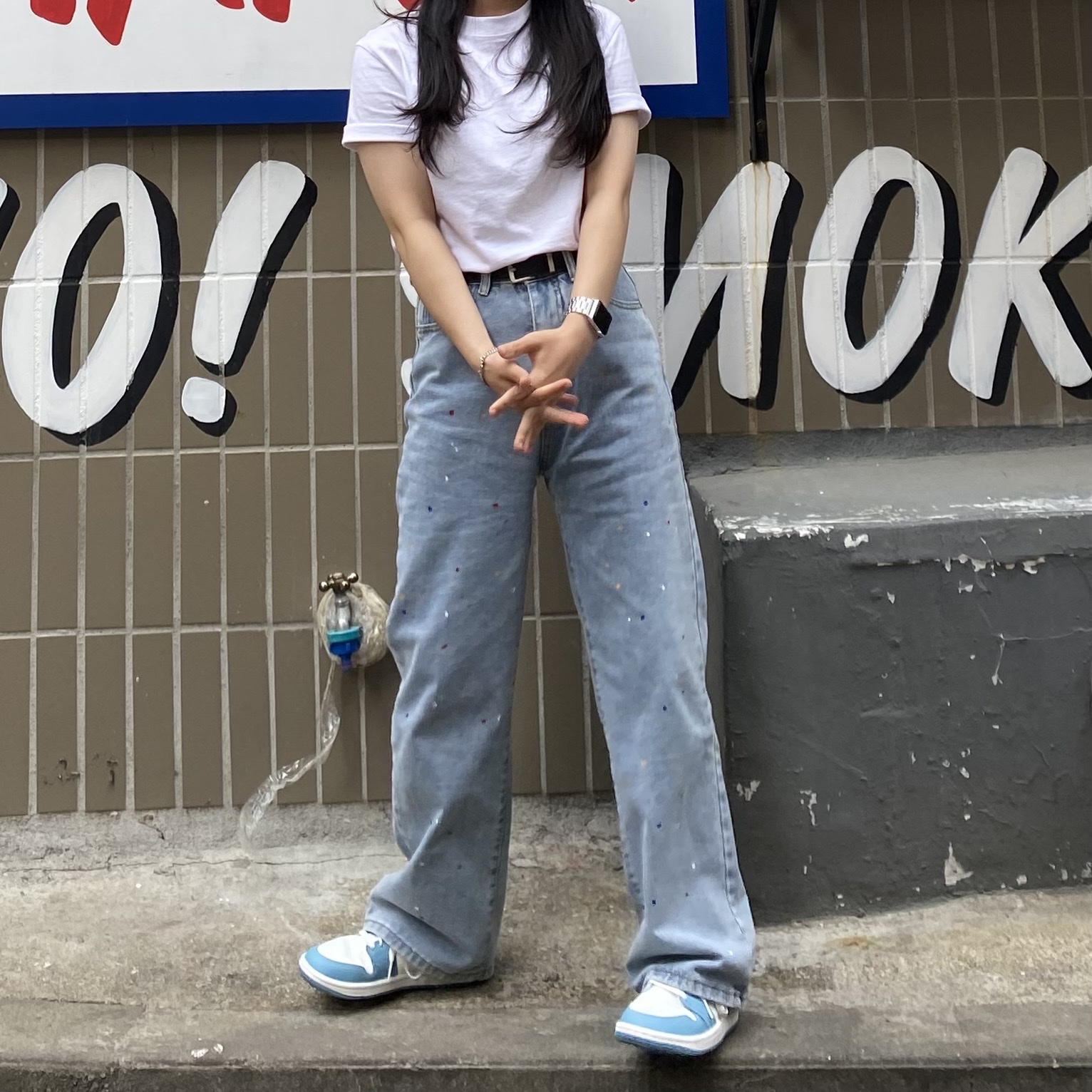 (W) Jordan 1 Mid Sail and Worn Blue 착용 스타일 - 3