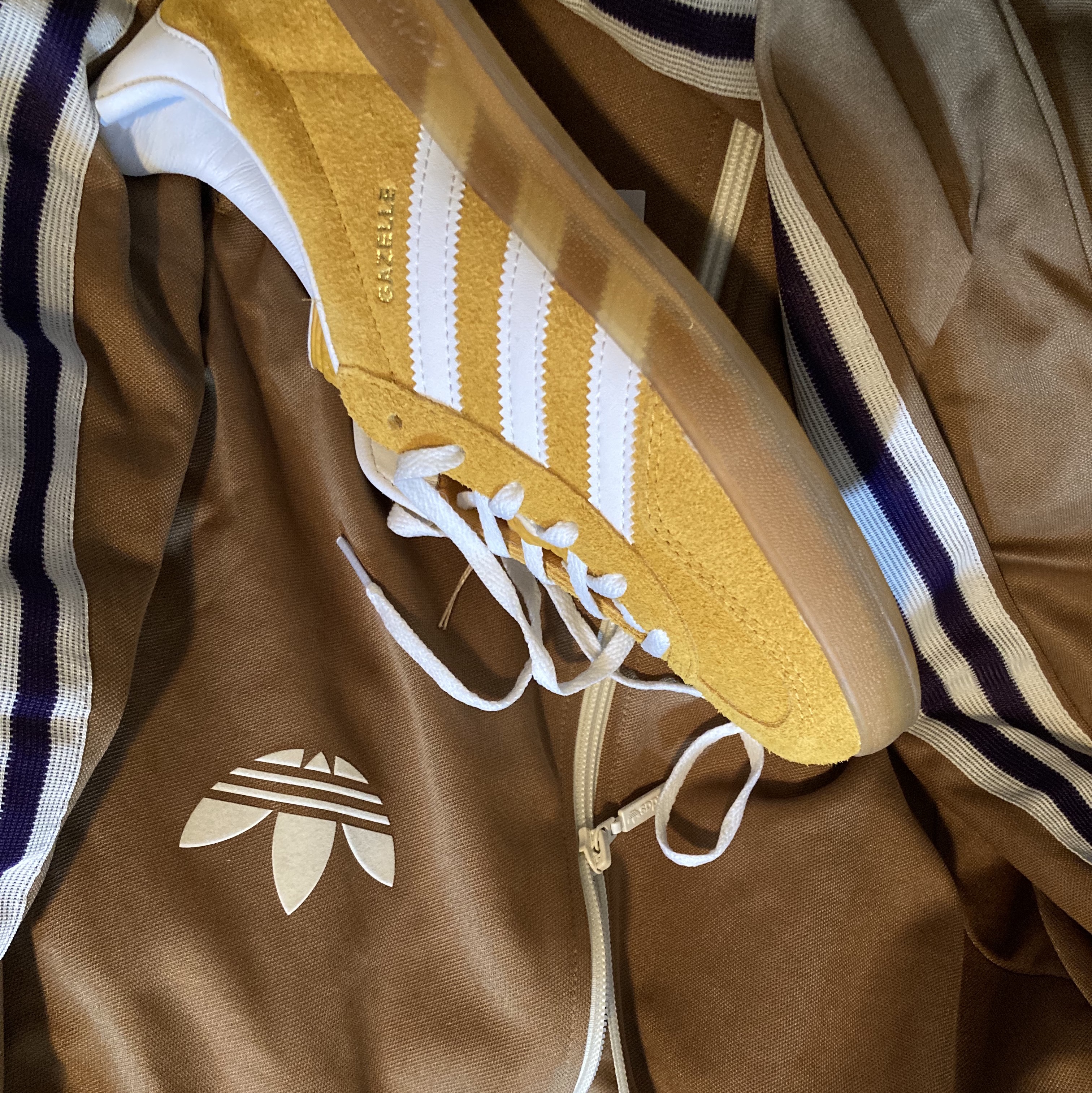 (W) Adidas Gazelle Indoor Orange Peel Cloud White 착용 스타일