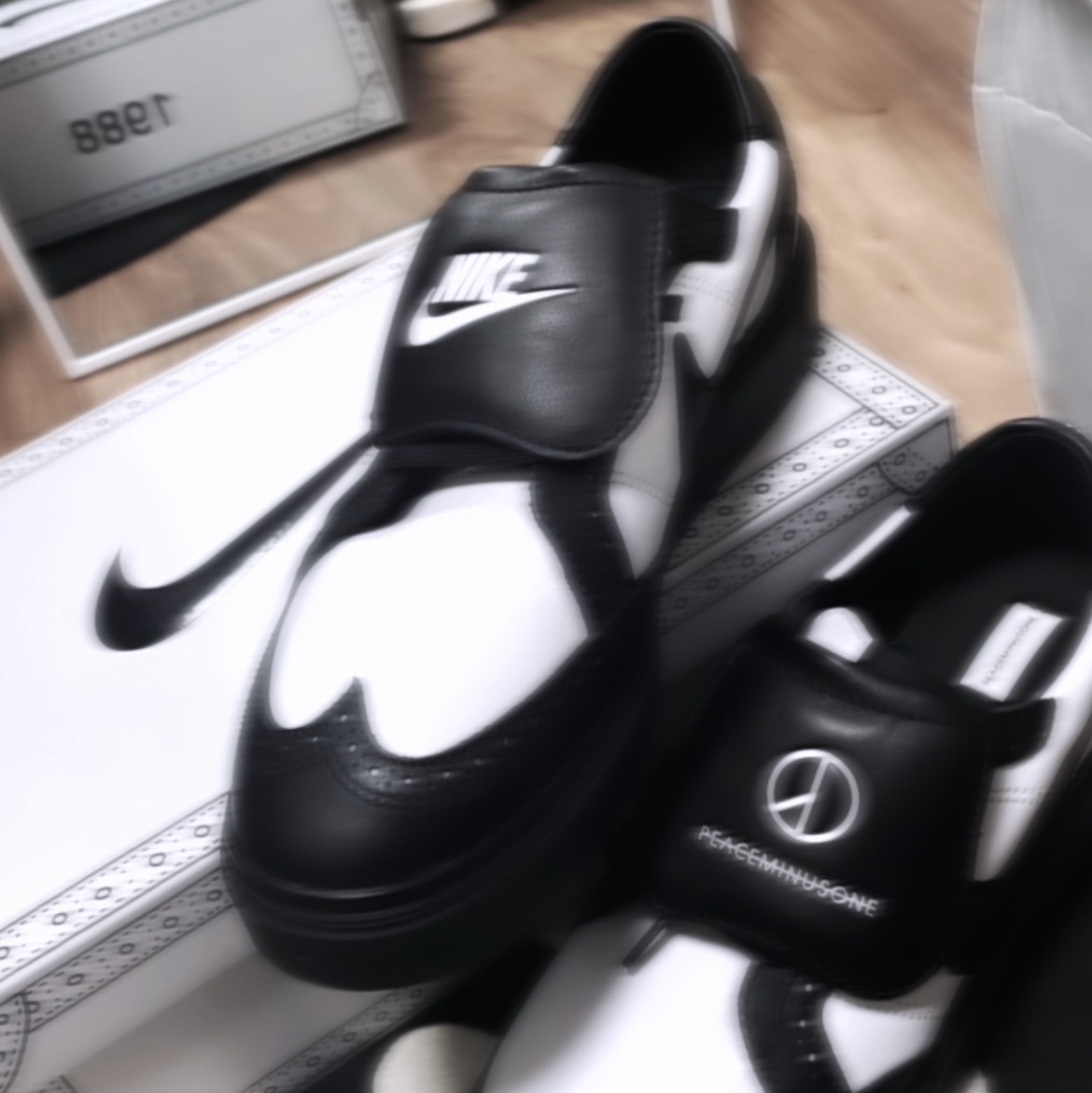 Nike x Peaceminusone Kwondo1 Black and White 착용 스타일 - 3