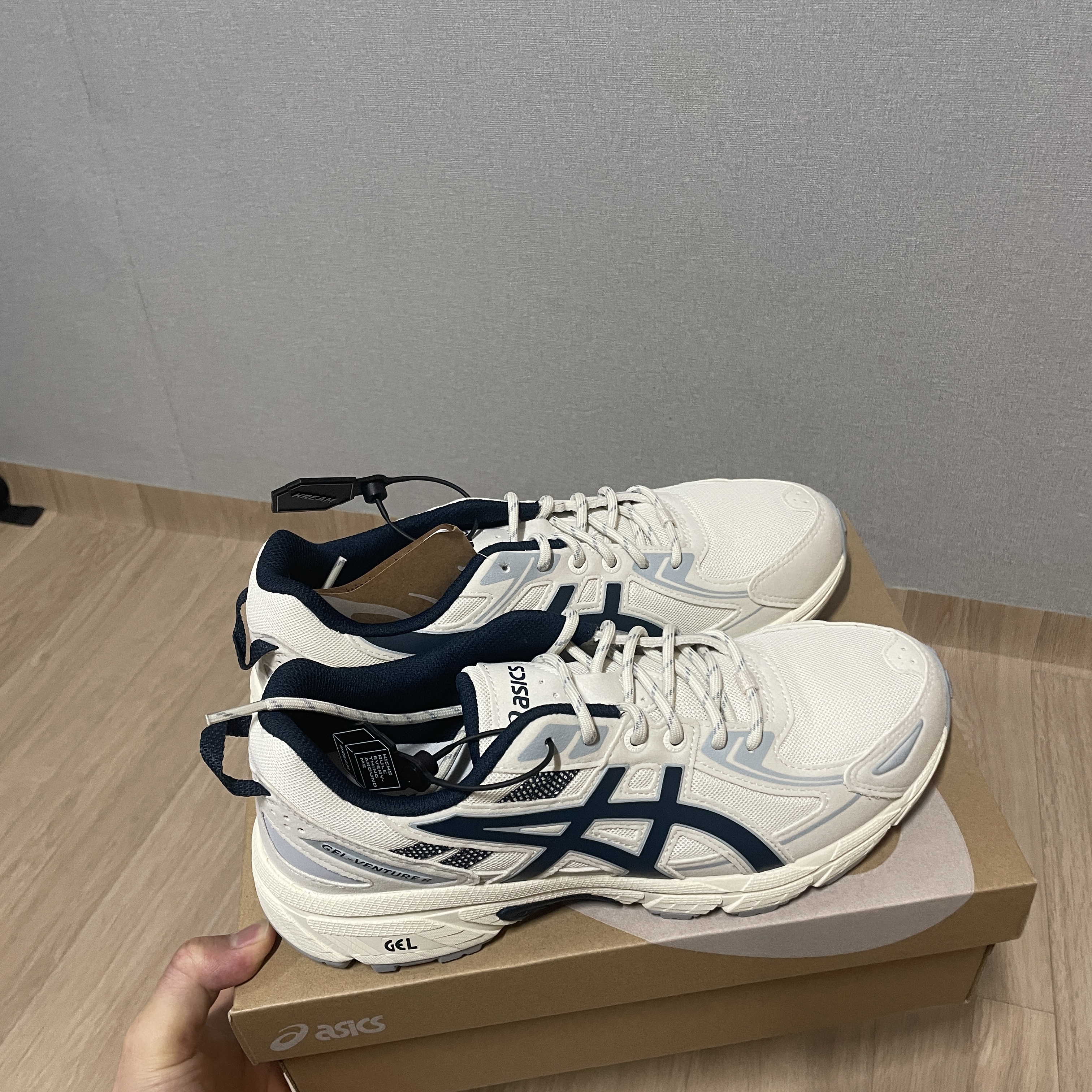 Asics Gel-Venture 6 SPS Birch French Blue 착용 스타일 - 2