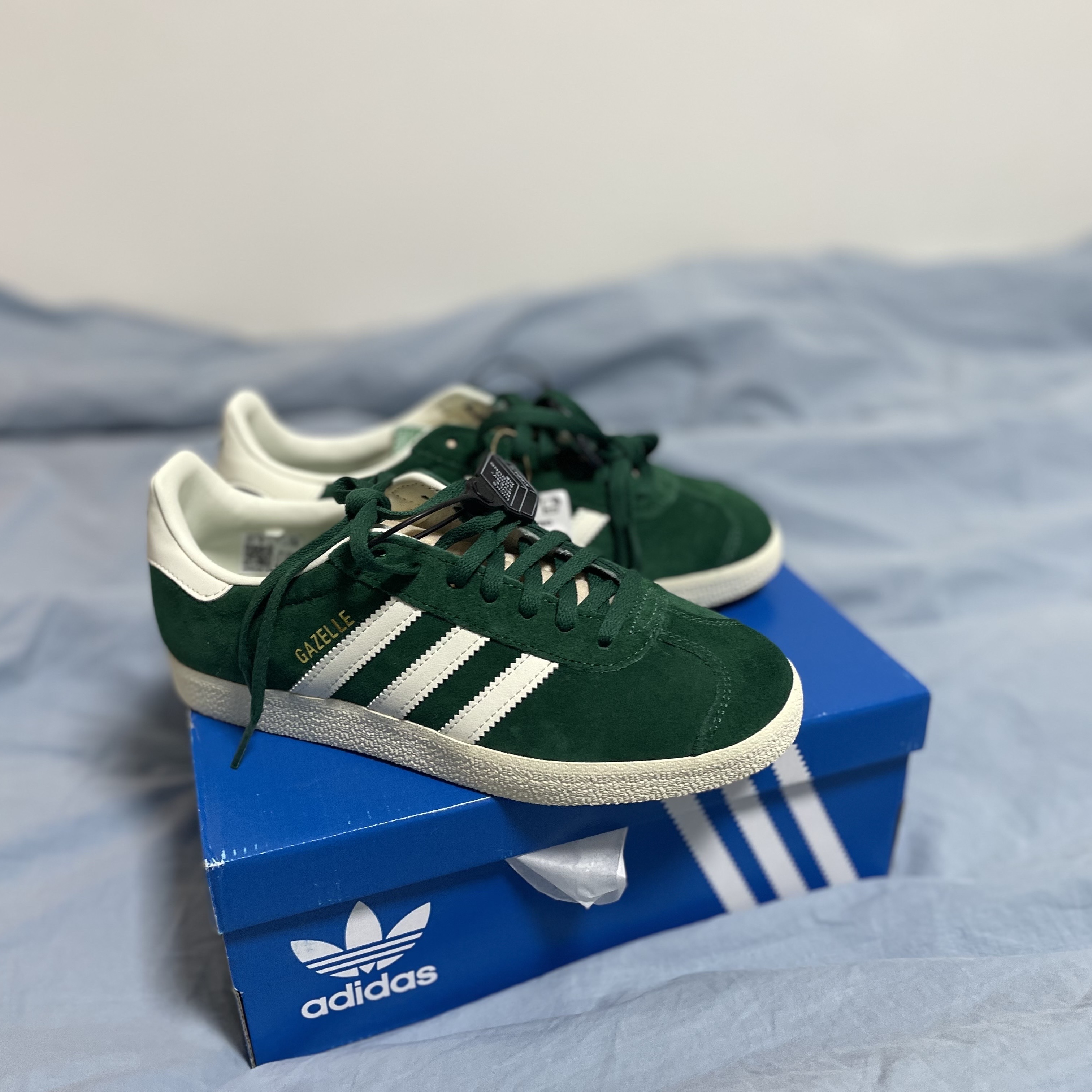 Adidas Gazelle Dark Green Cream White 착용 스타일