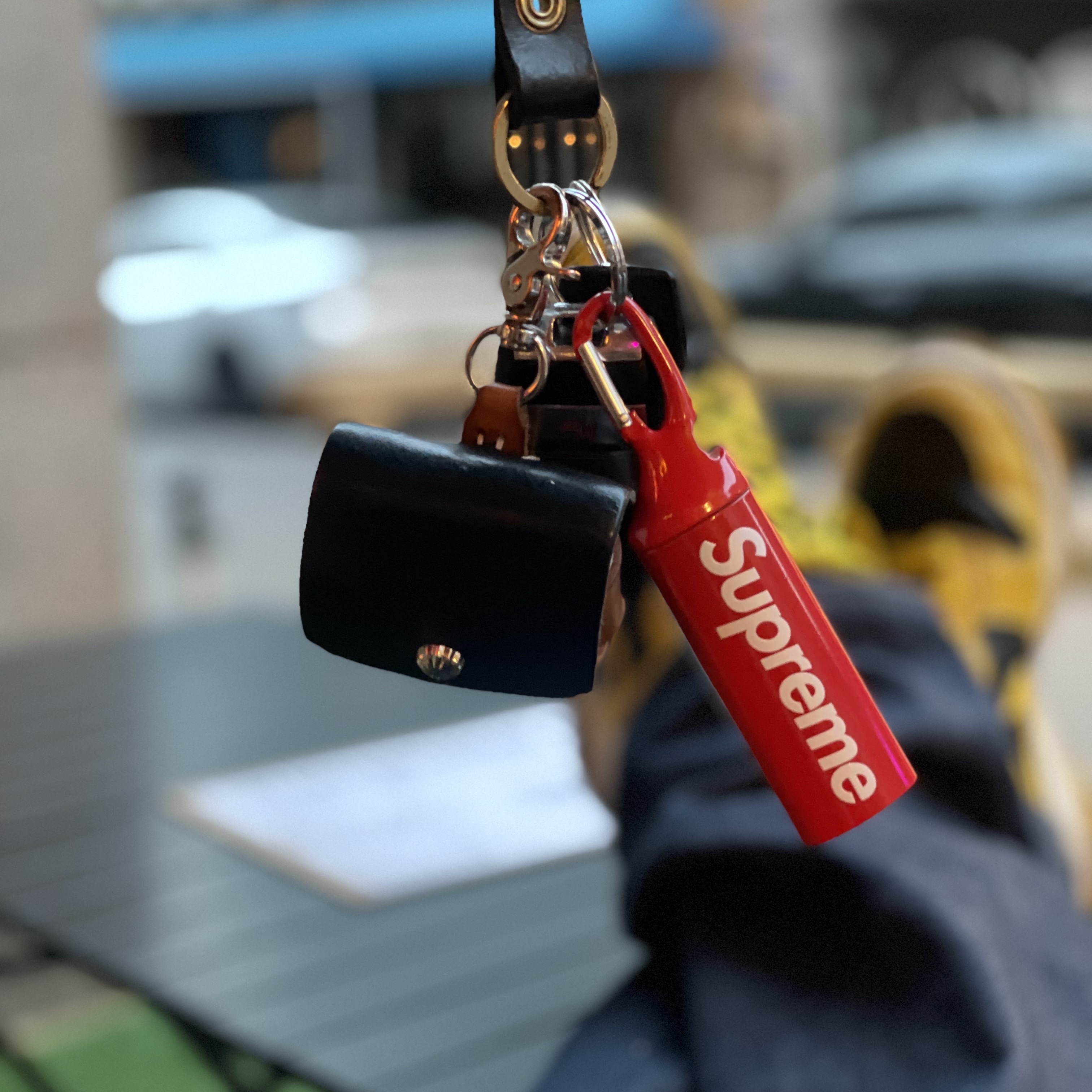 Supreme Lighter Case Carabiner Red - 22SS 착용 스타일