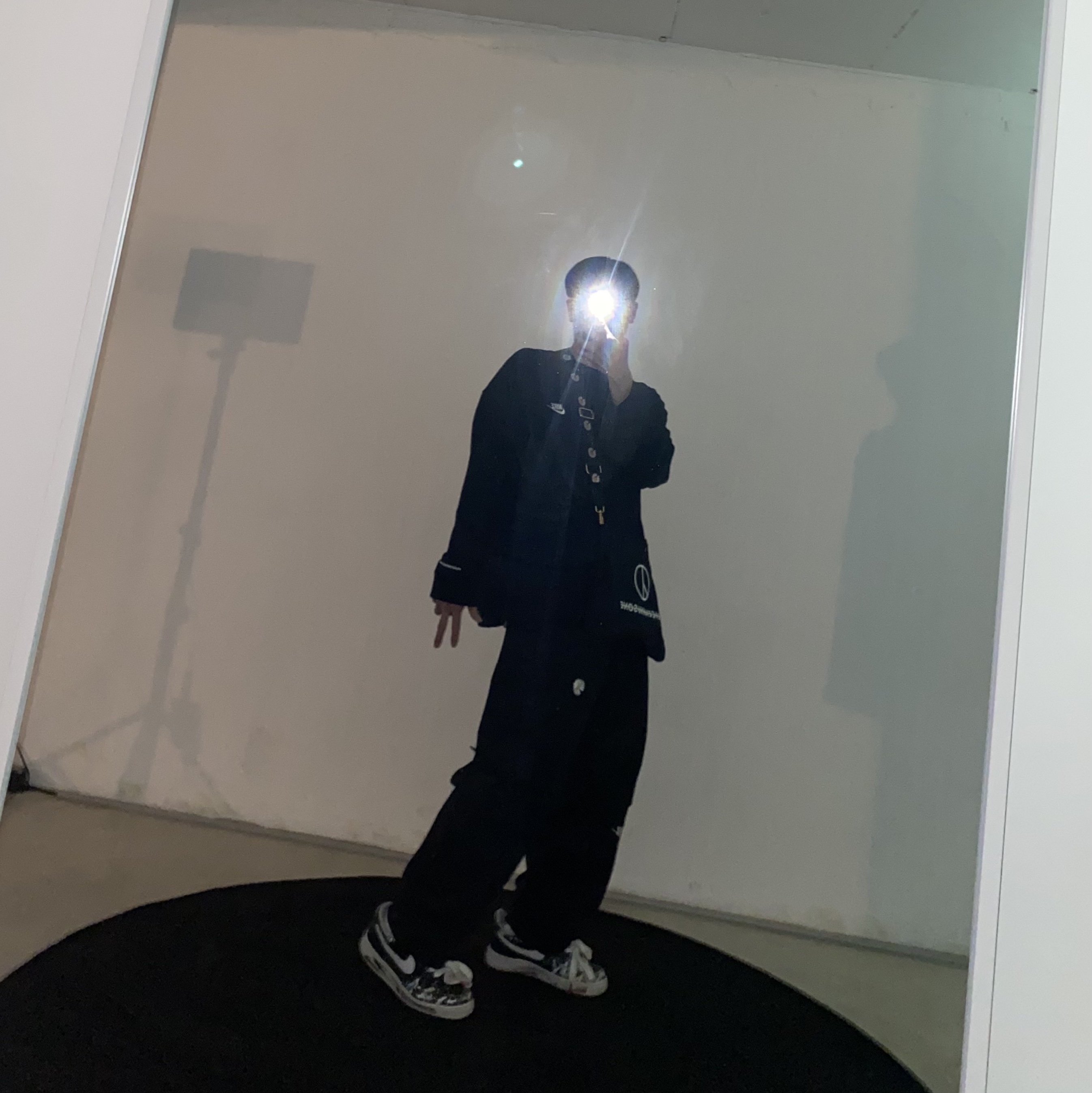Nike x Peaceminusone LS T-Shirt Black (DR0098-010), Nike x Peaceminusone Wide Pants Black (DR0096-010) 착용 스타일