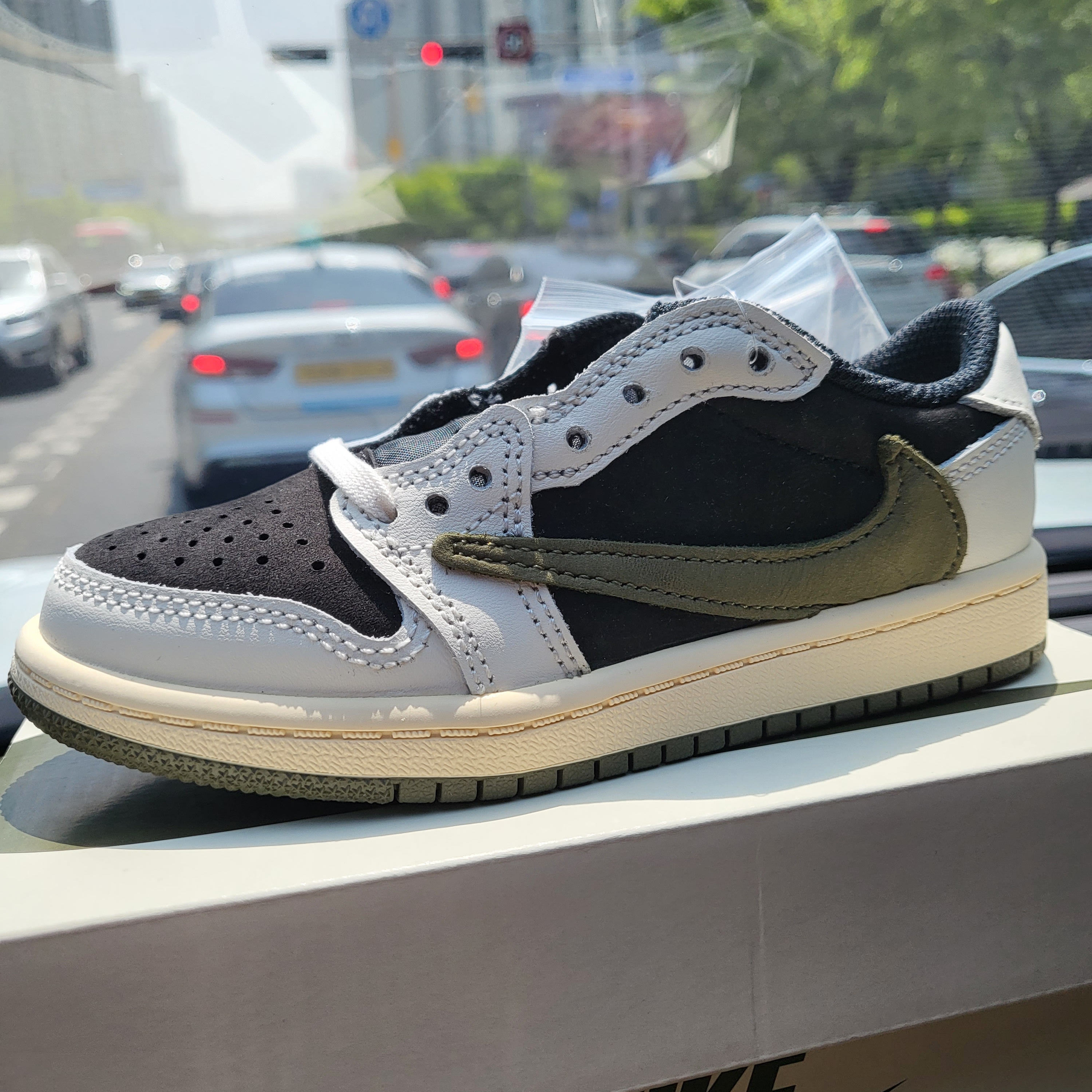 (PS) Jordan 1 x Travis Scott Retro Low OG SP Medium Olive 착용 스타일