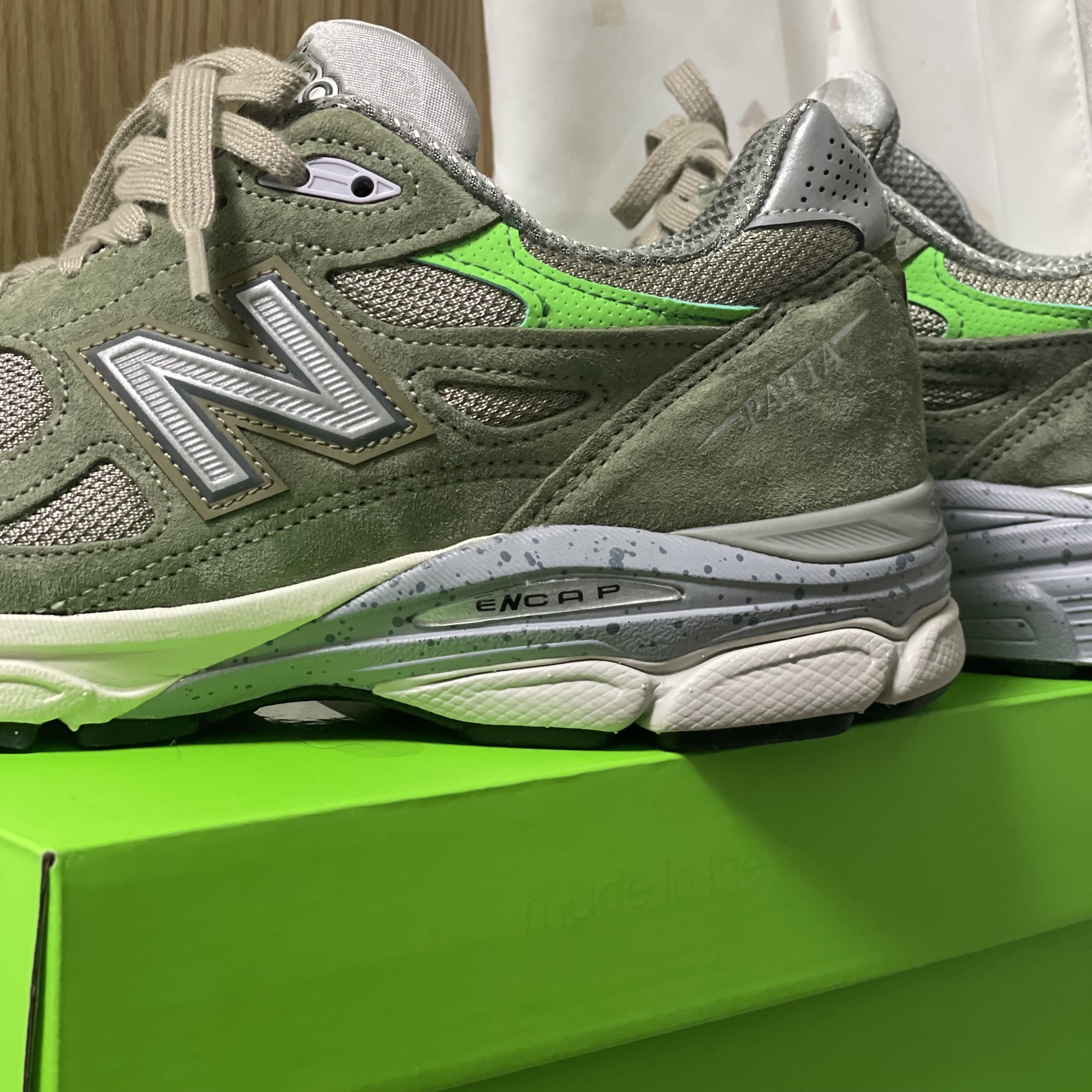 New Balance x Patta 990v3 Made in USA Olive 착용 스타일 - 2