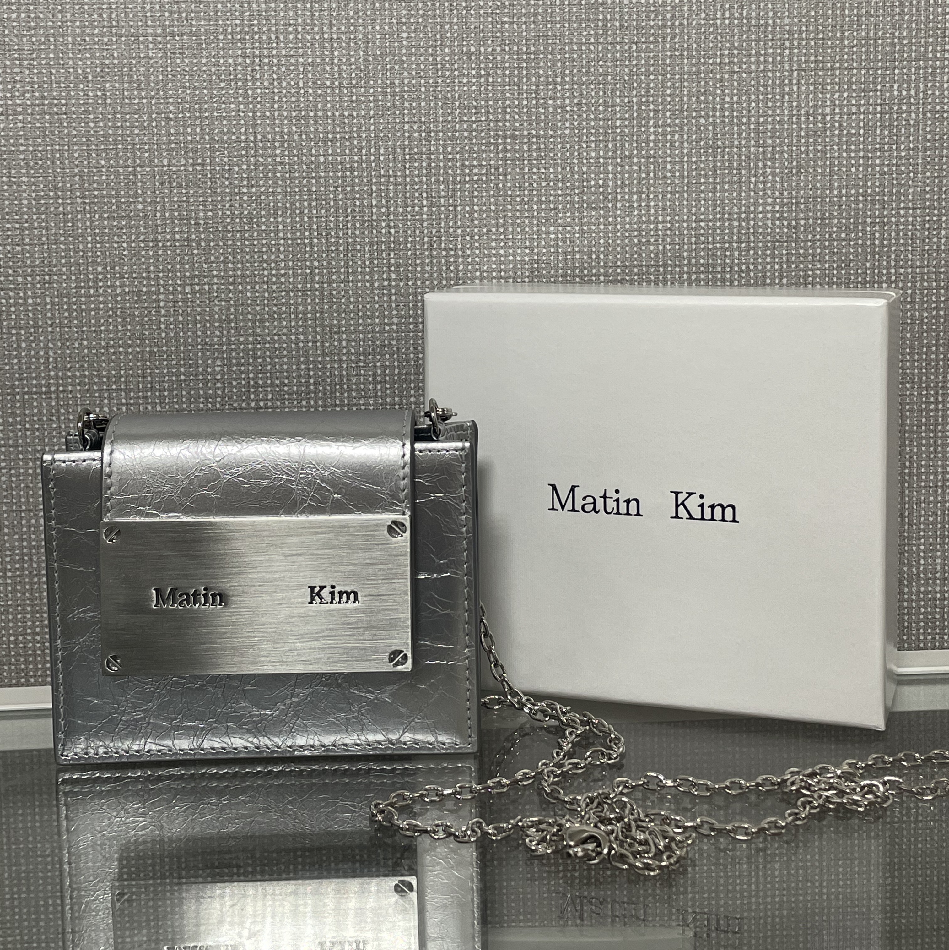 Matin Kim Accordion Mini Bag Silver 착용 스타일